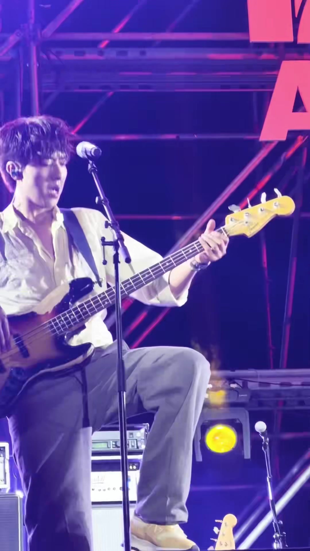 @CNBLUE
