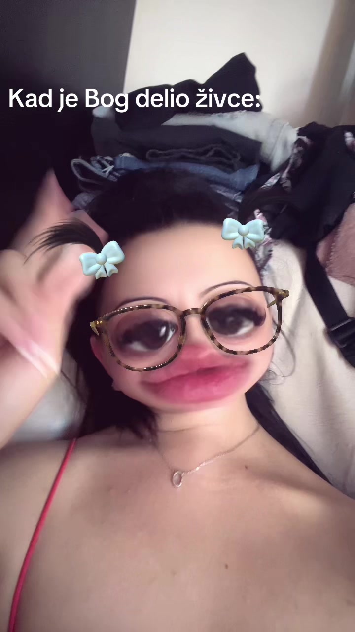 @Ana 🪽
