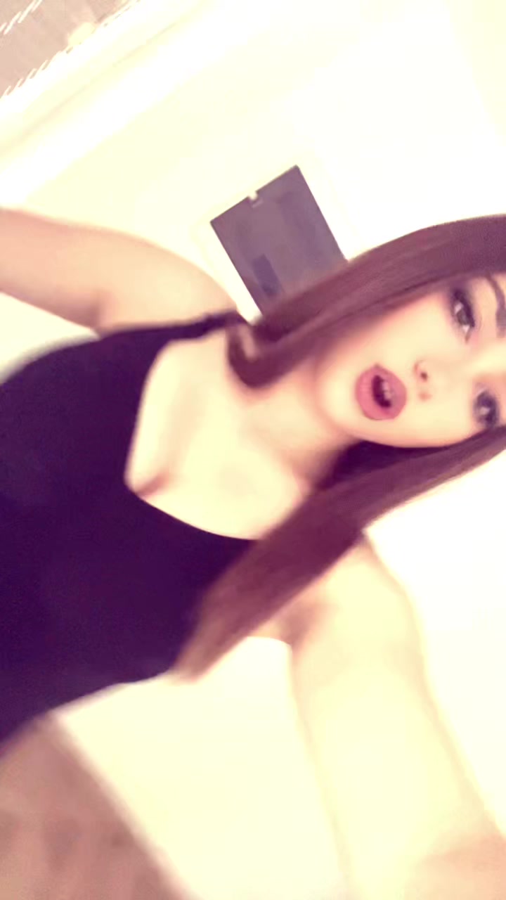 @Yllza