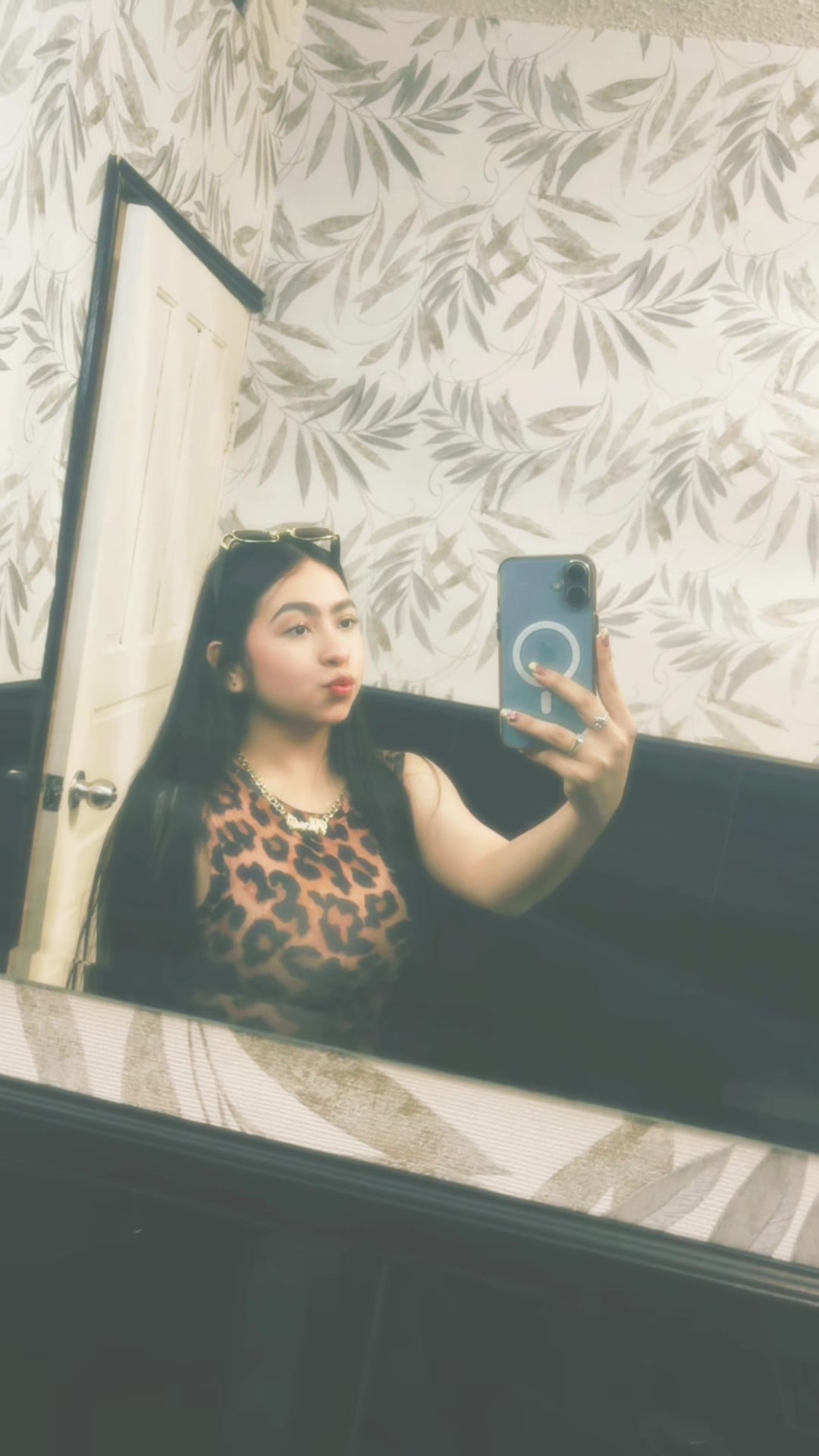 @𝓝★