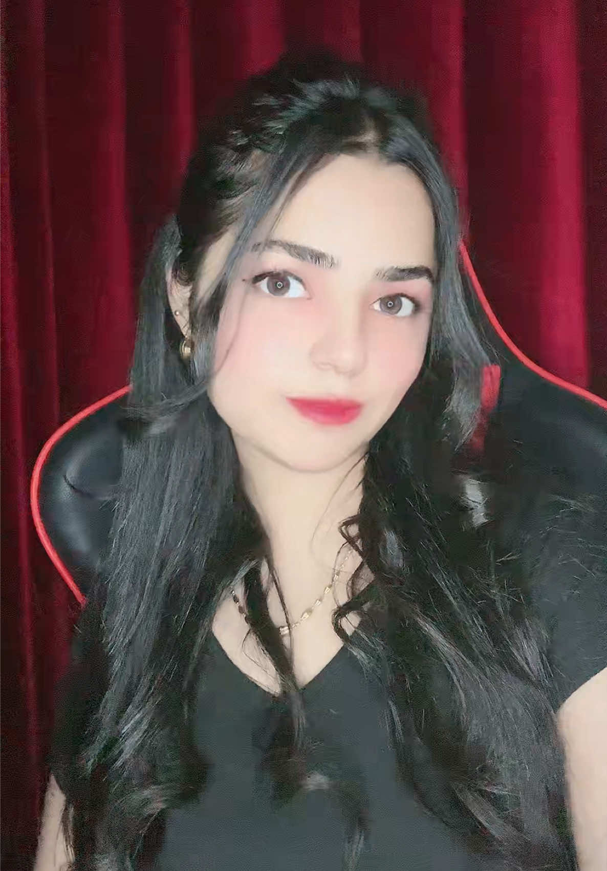 @👑 𝑸𝑼𝜠𝜠𝑵 𝑮 👑