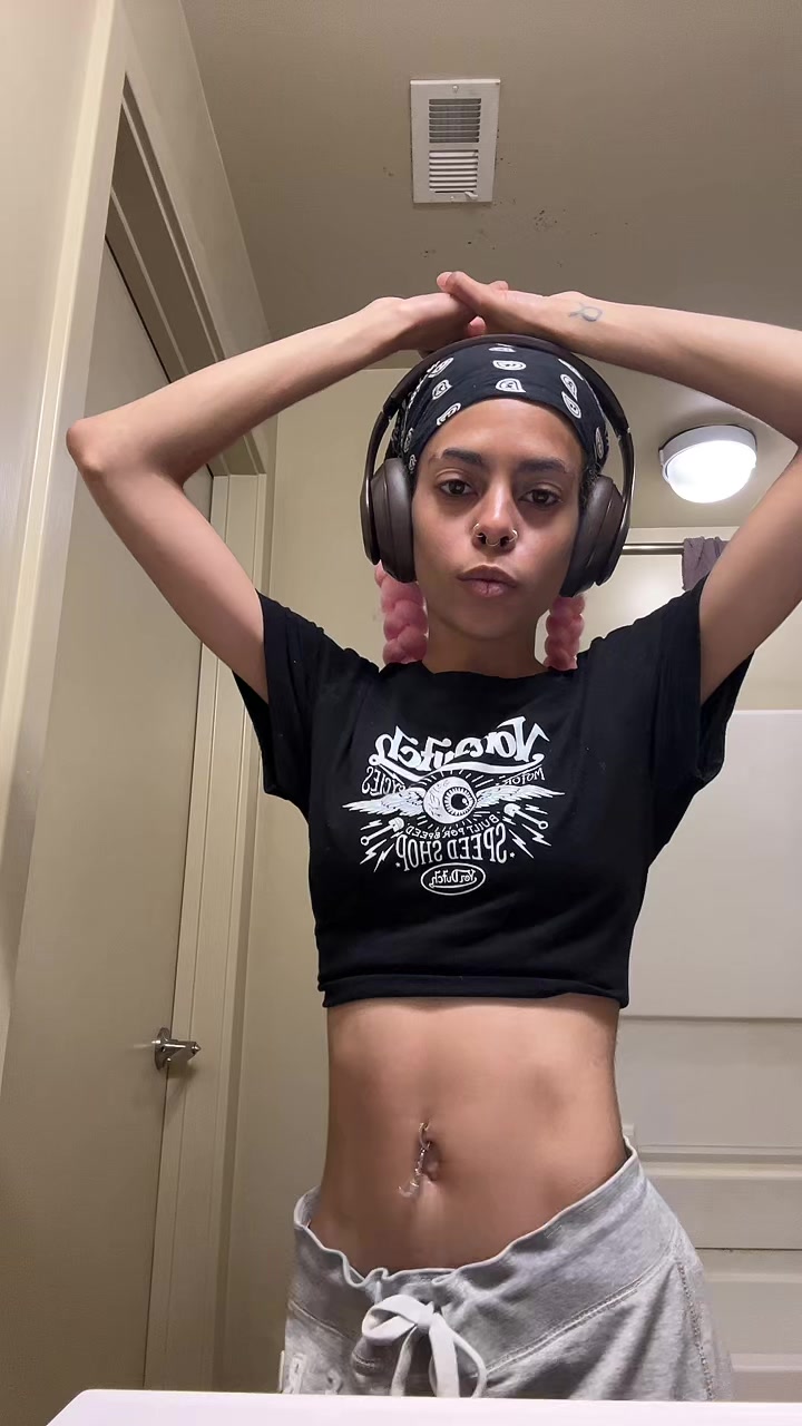 @nosmilingnini