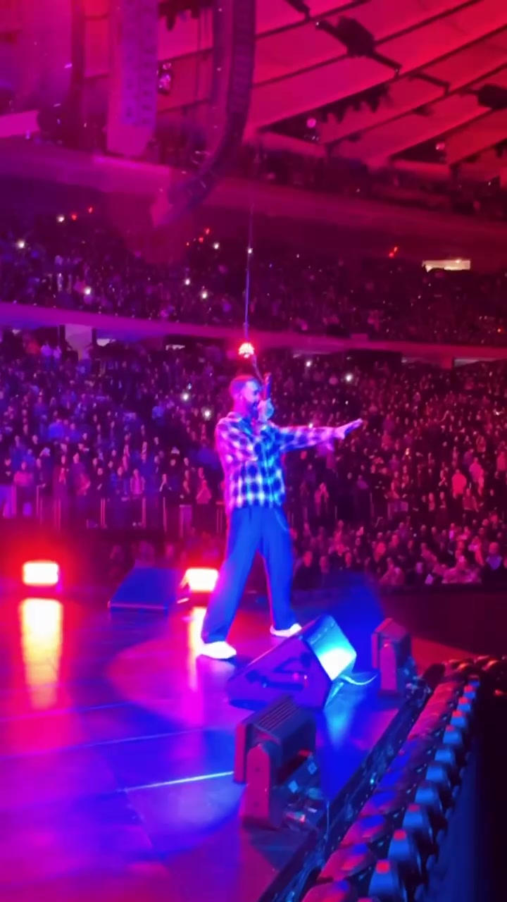 @Maroon 5