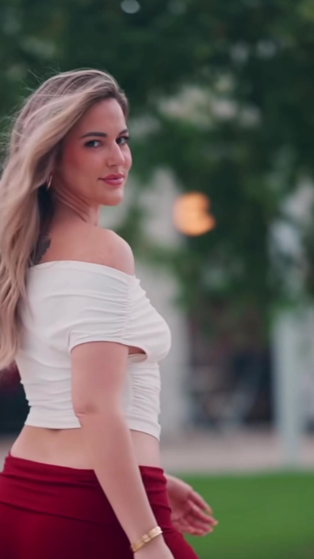 @Womenwalkingaway