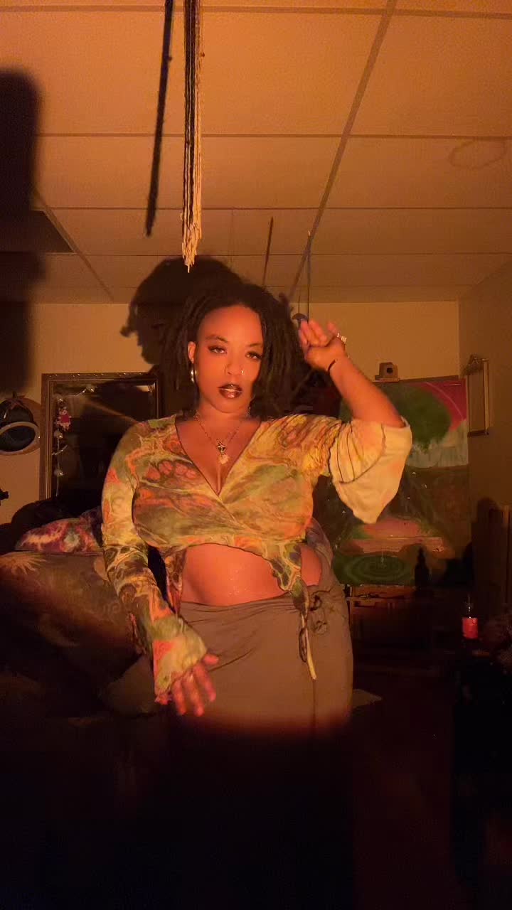 @WhimZee 🌺✨🧚🏽🔮