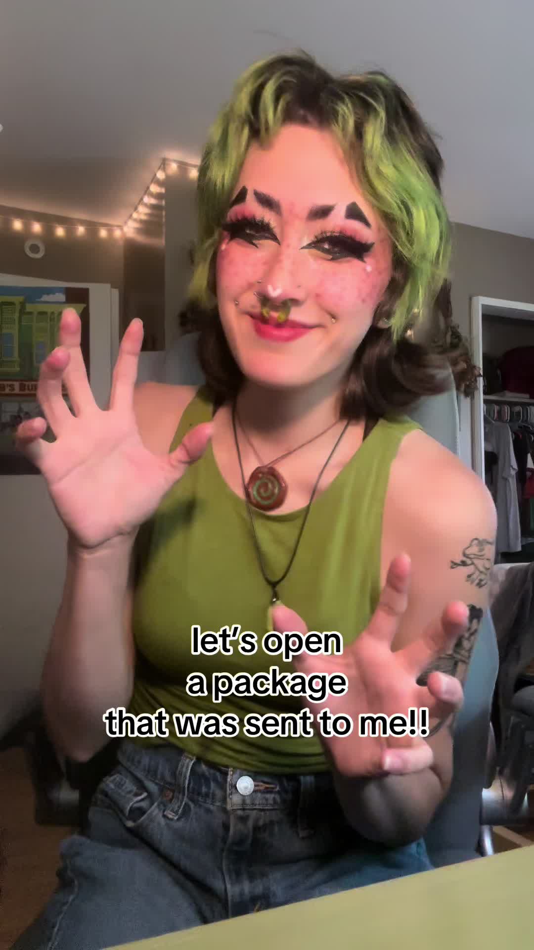 @Ani 🐛🍎