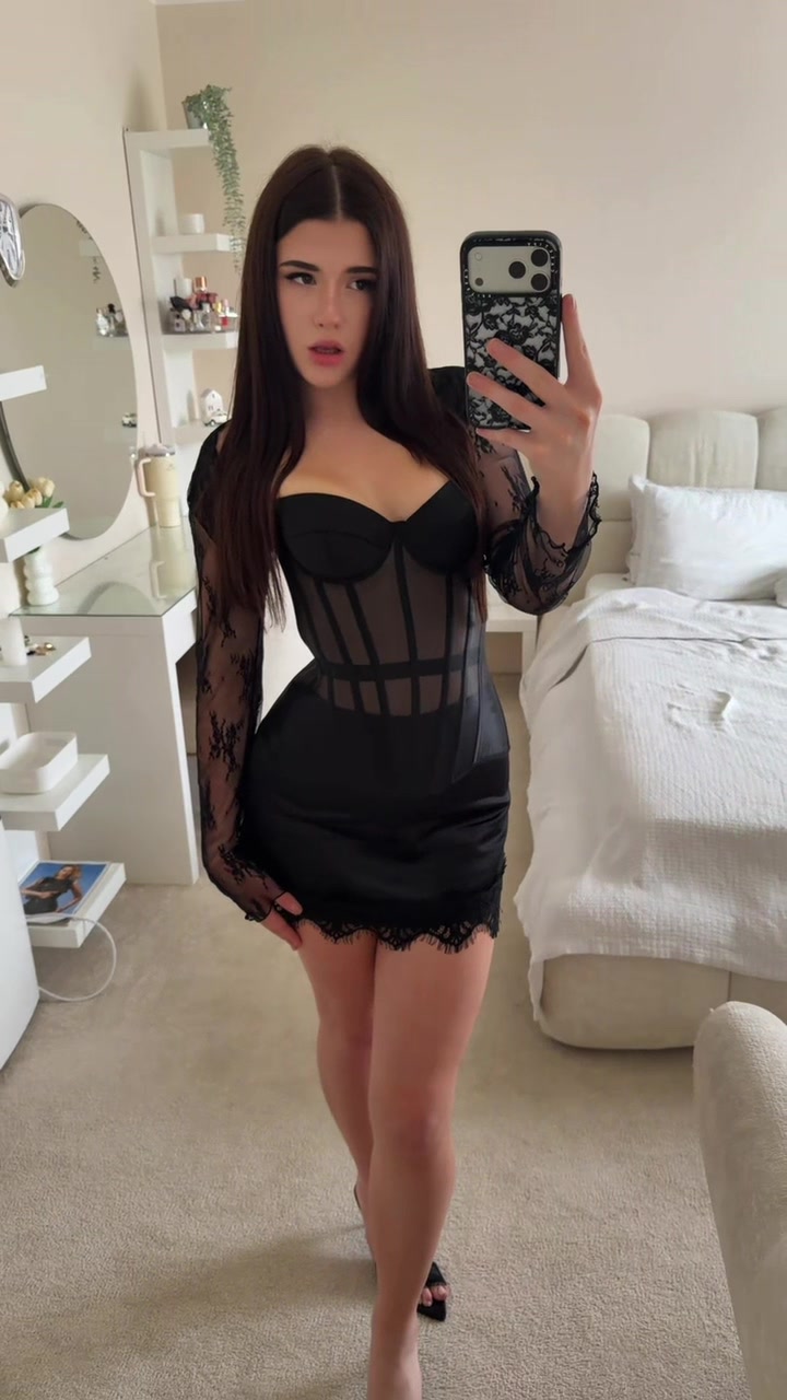 @𝐄𝐦𝐦𝐚