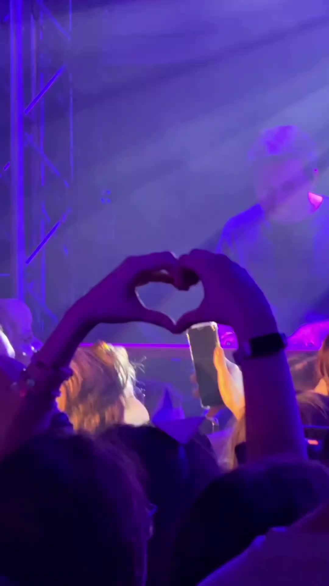 @momo