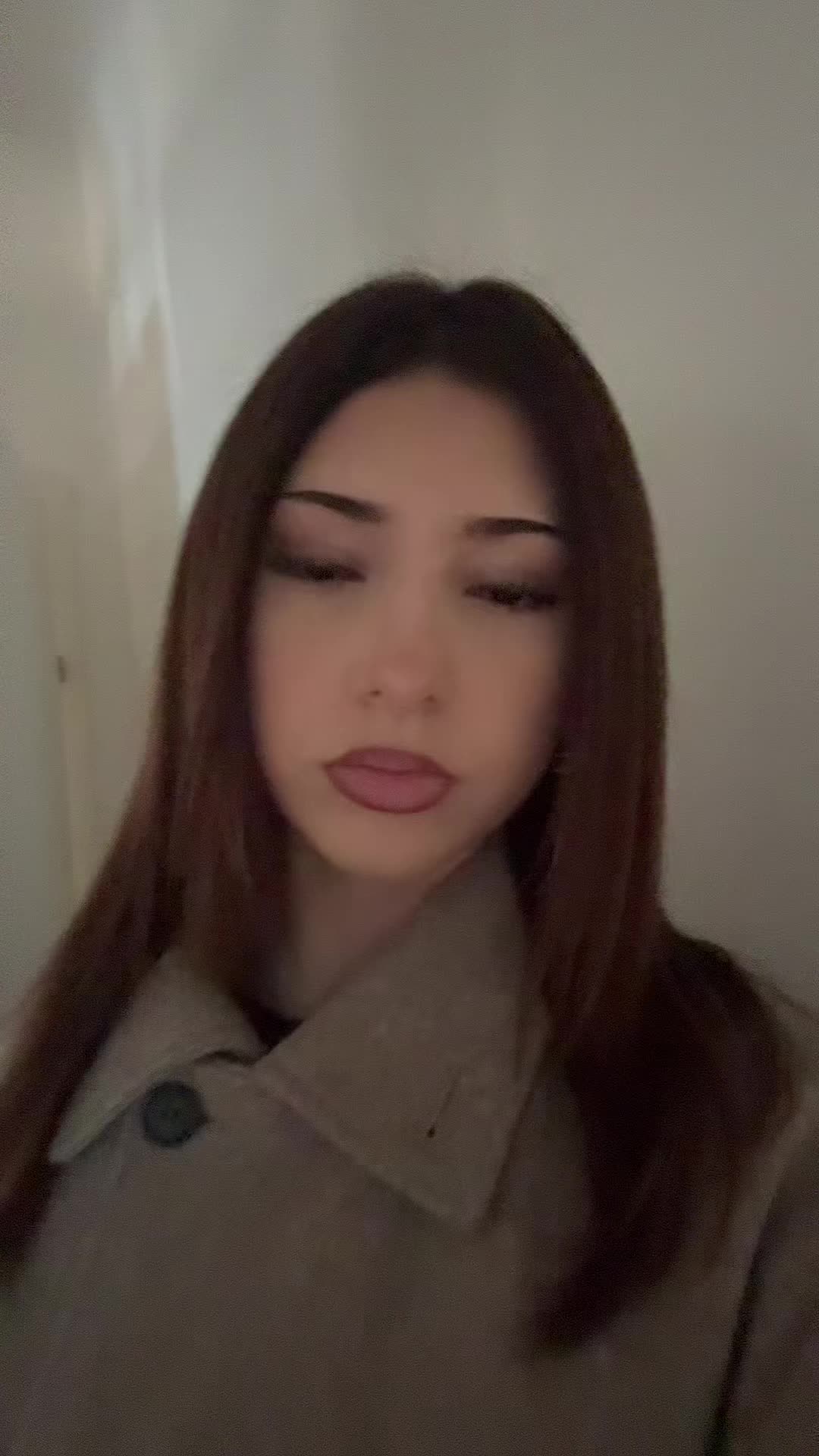 @𝒱.