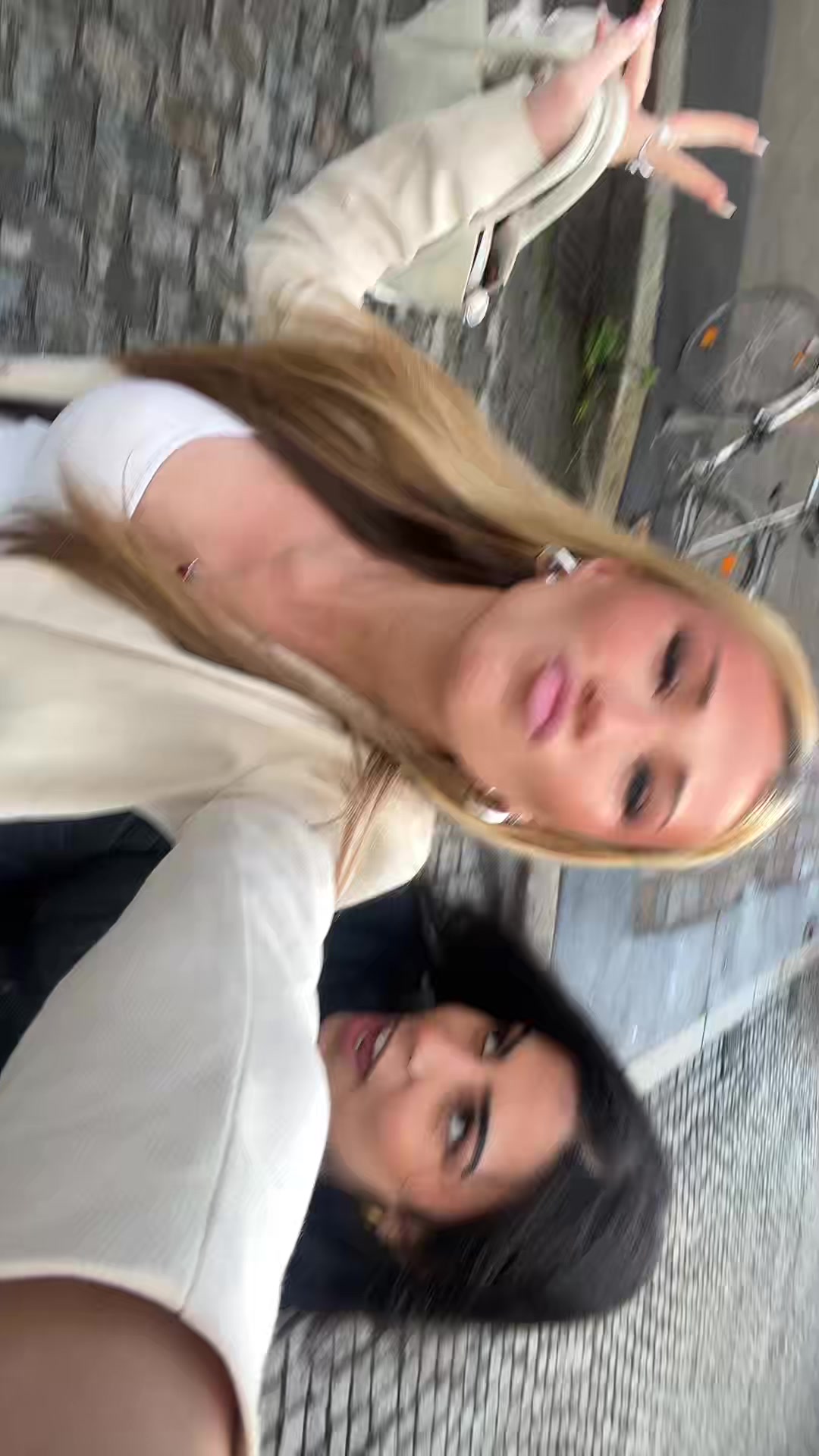 @Bella