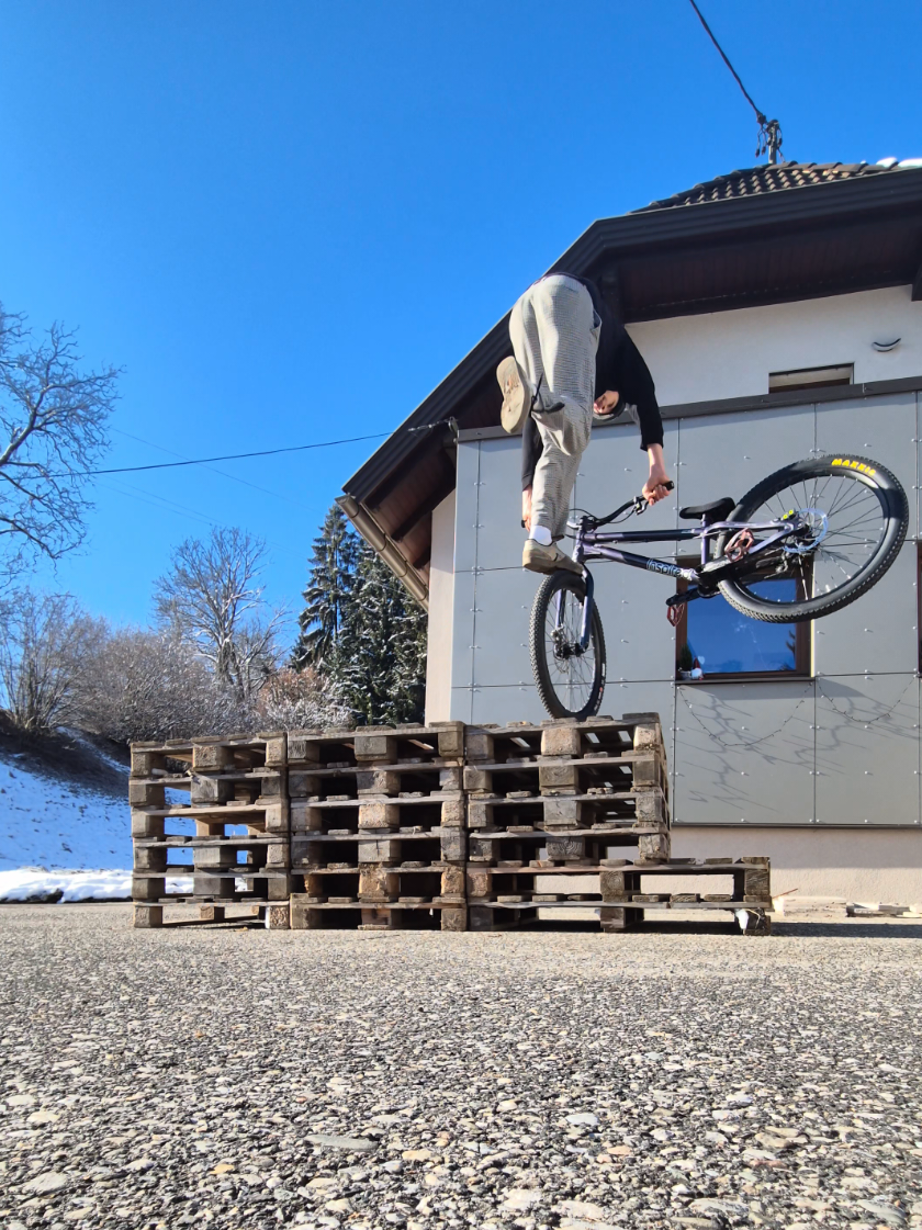 @Trail.T