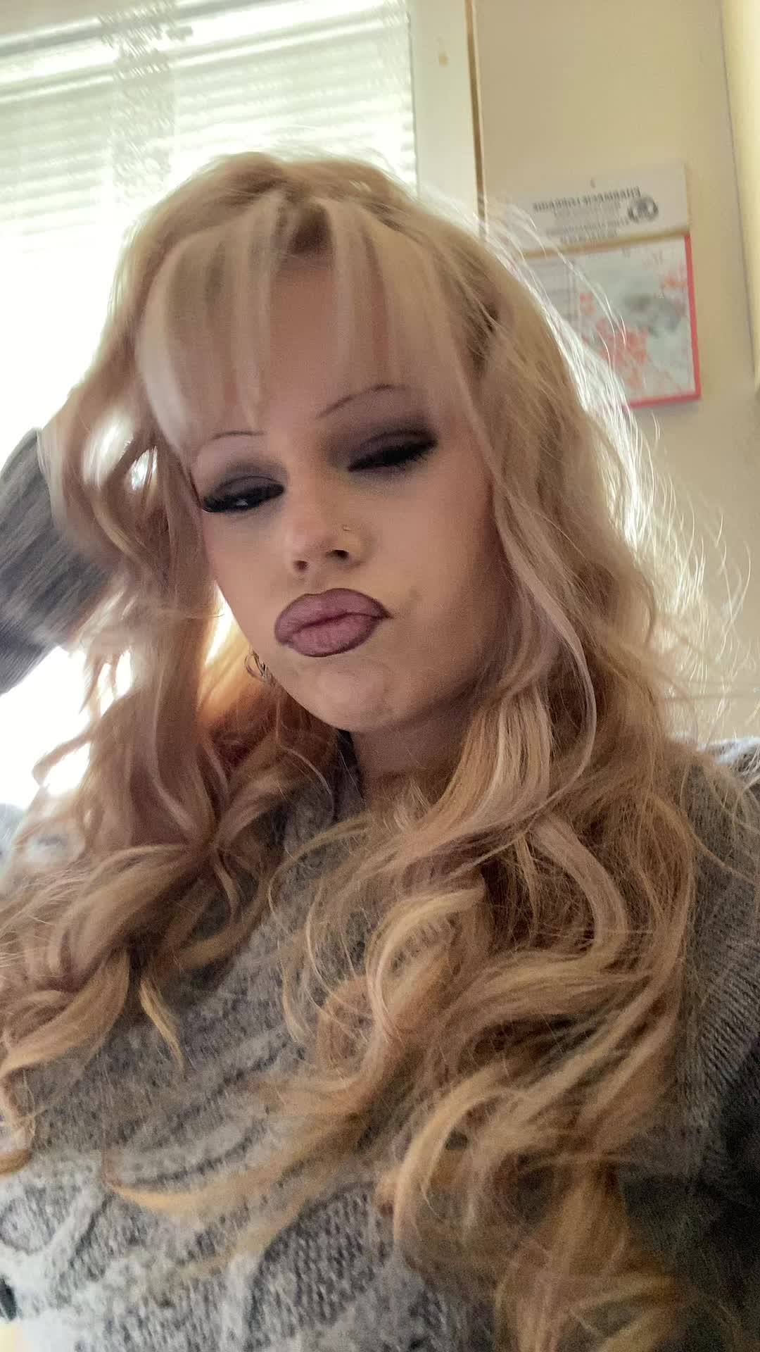 @ℬ𝒶𝓇𝒷 𝒲𝒾𝓇ℯ (💋🐆🎞️🍒)