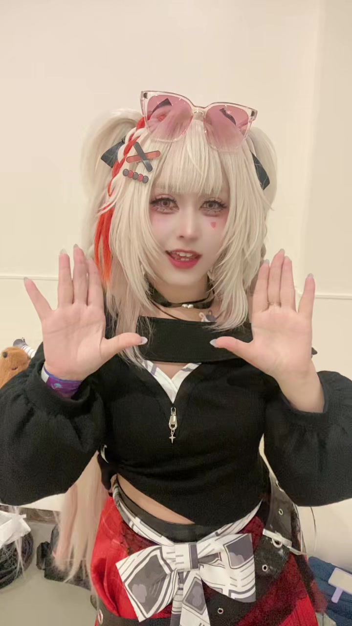 @Sesistz Cosplay