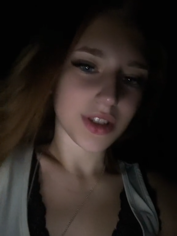 @(づ。◕‿‿◕。)づ