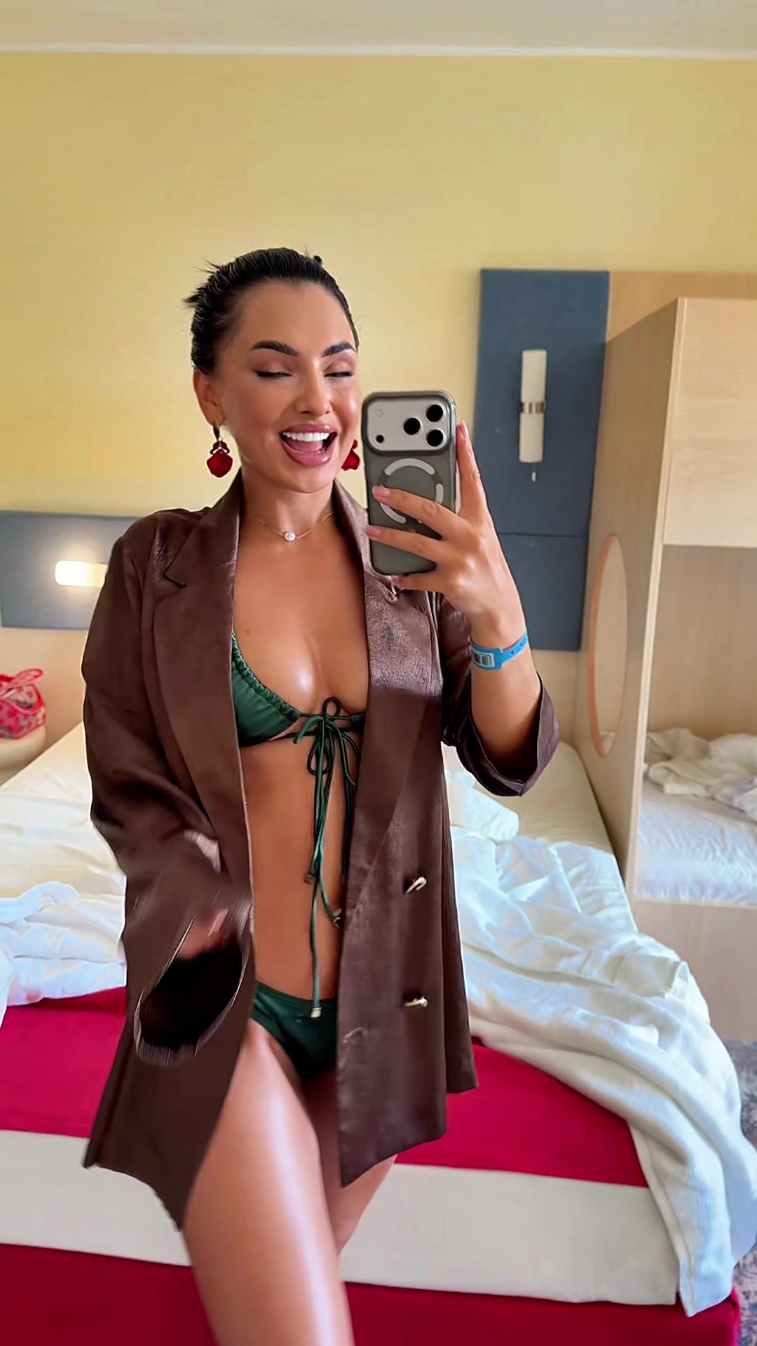 @Iaisaaaa