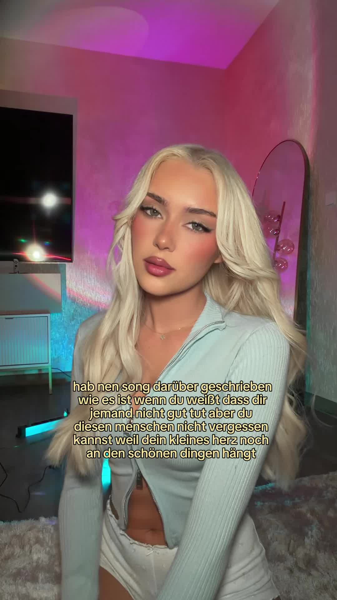 @</3