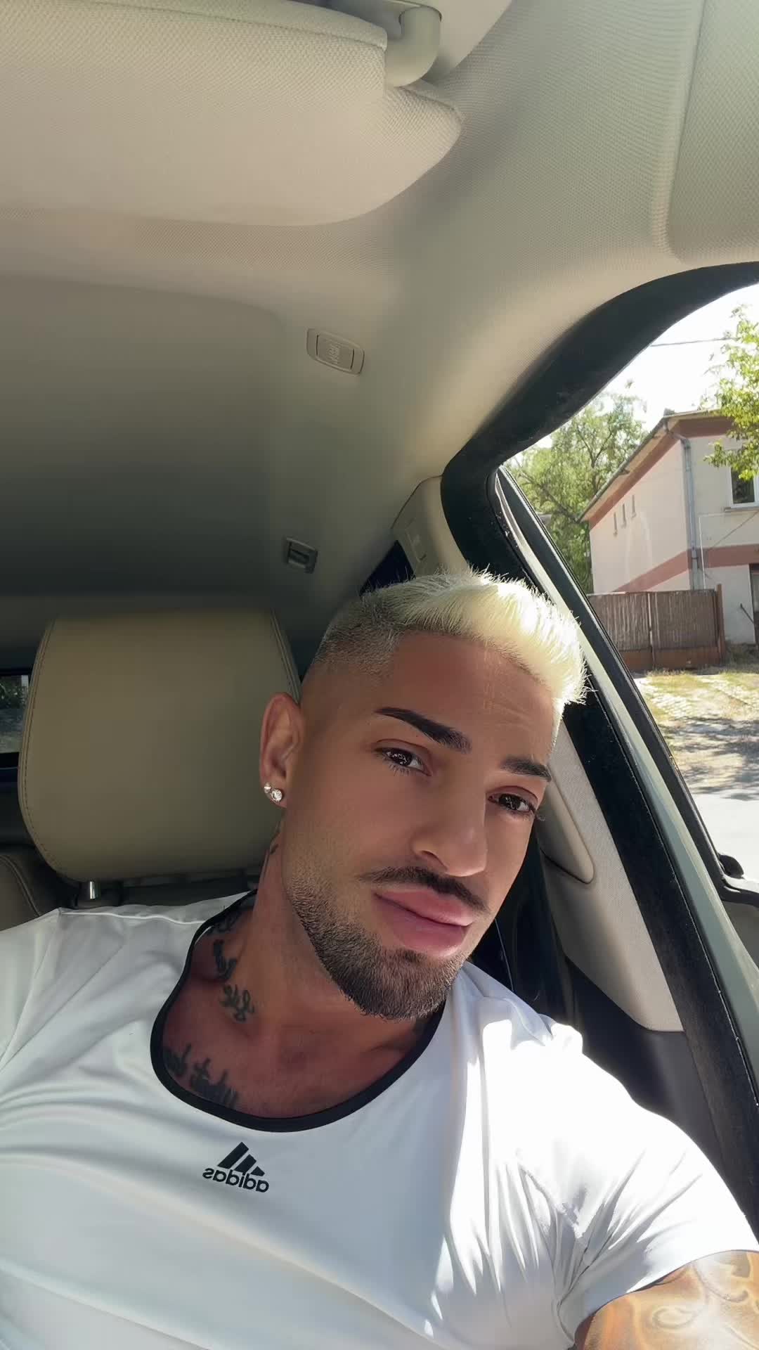 @Gu$ztâv_Official