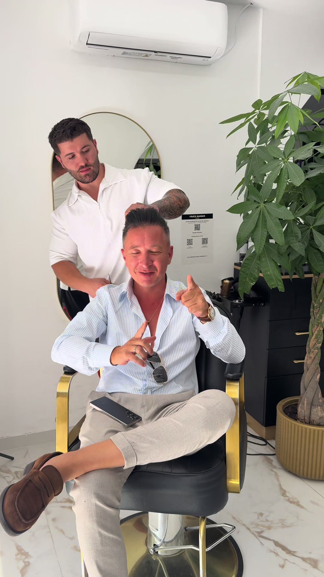 @FRAȚII BARBER