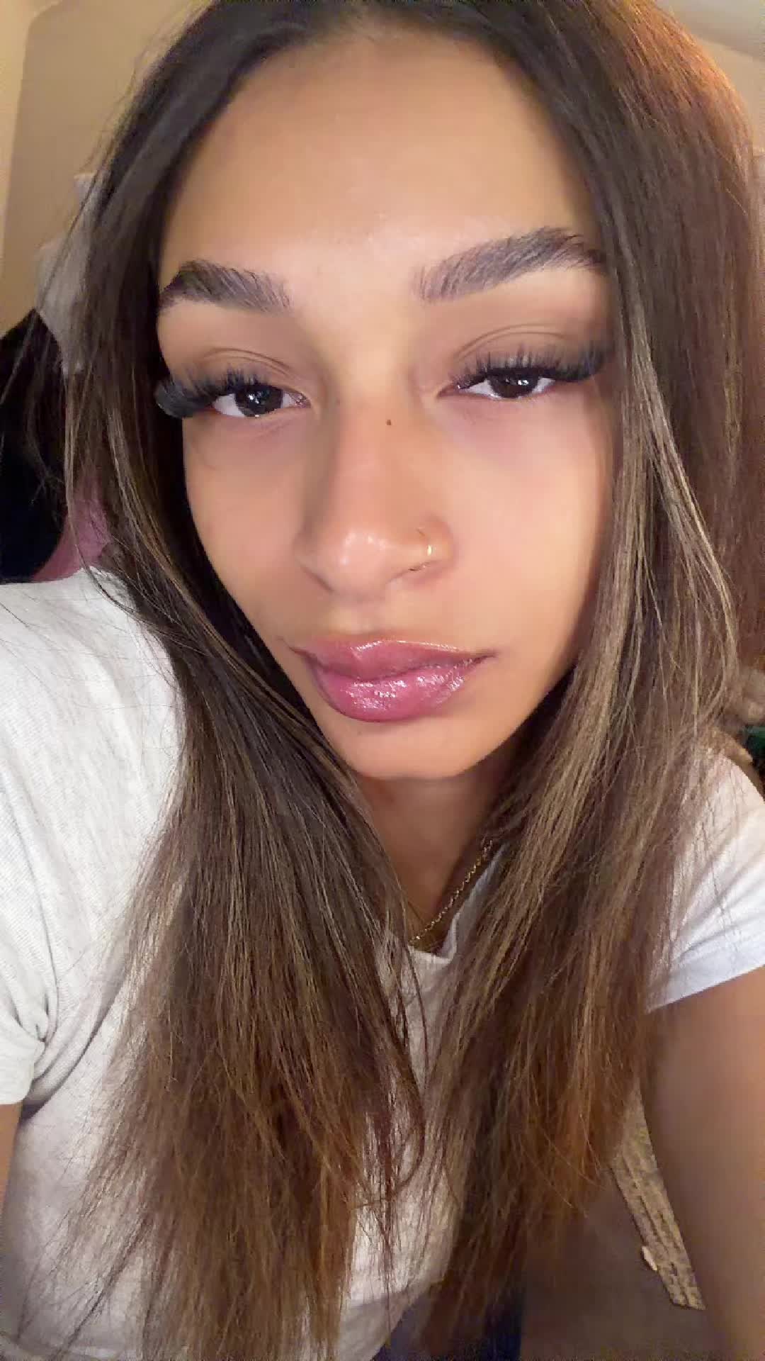 @urlocalhotweirdo