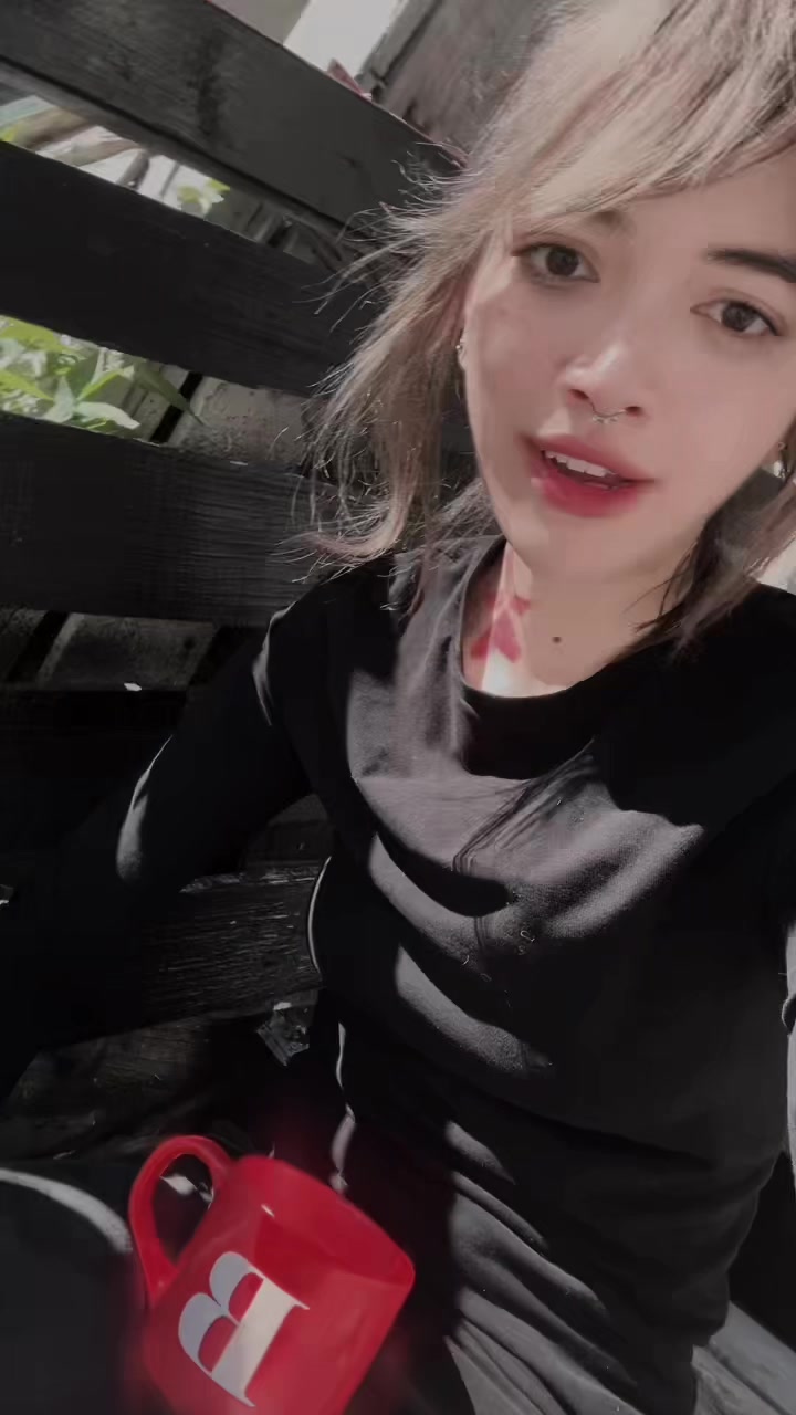 @Bee