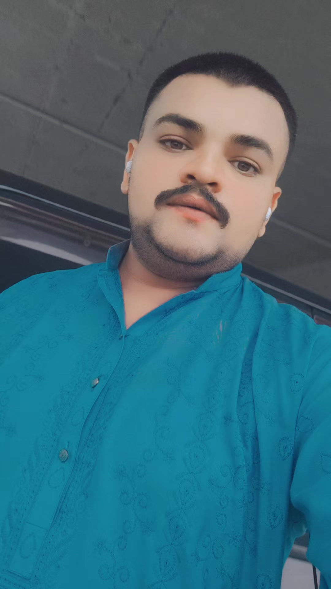 @user8120635402771