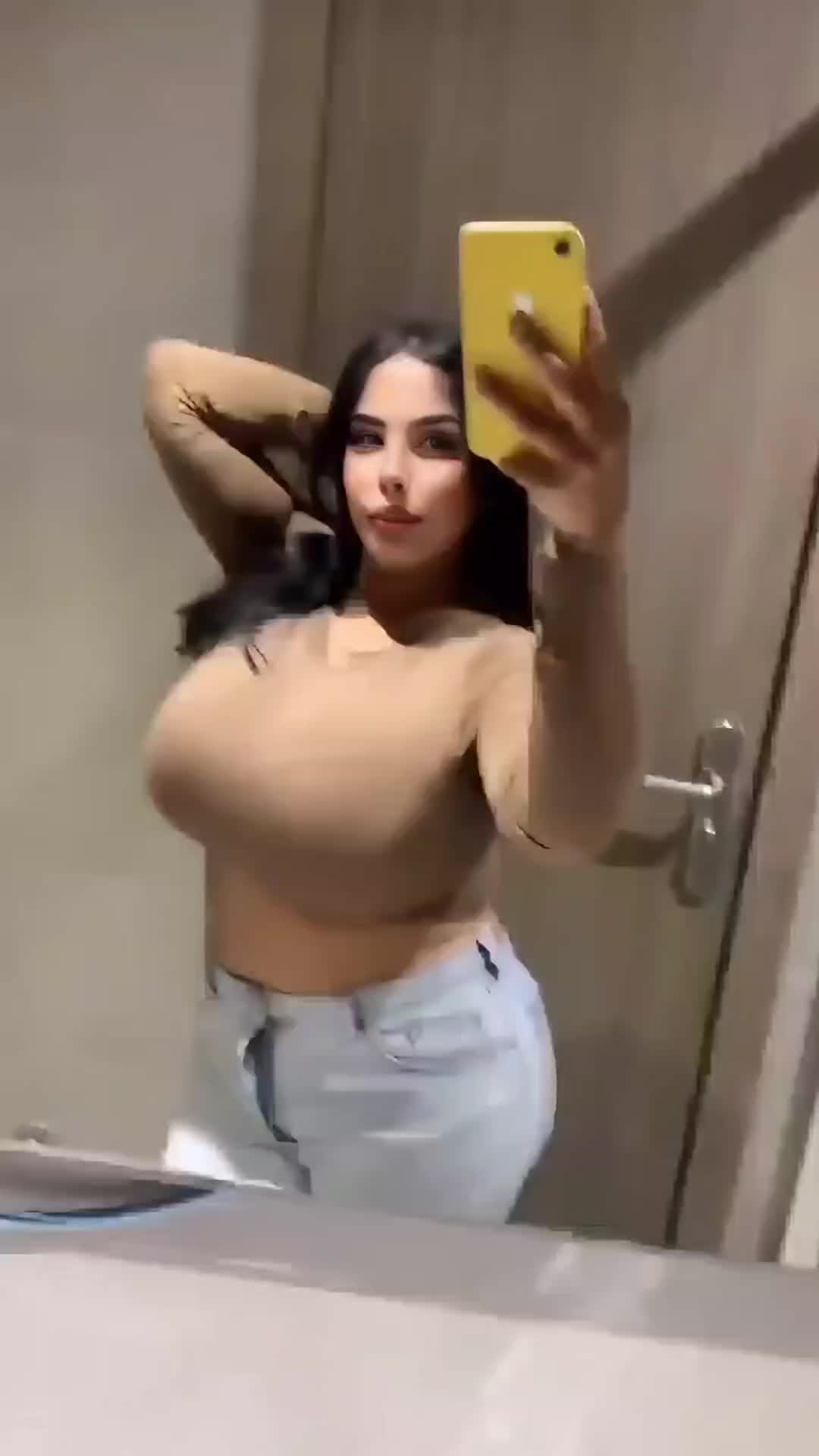@Hina Khan