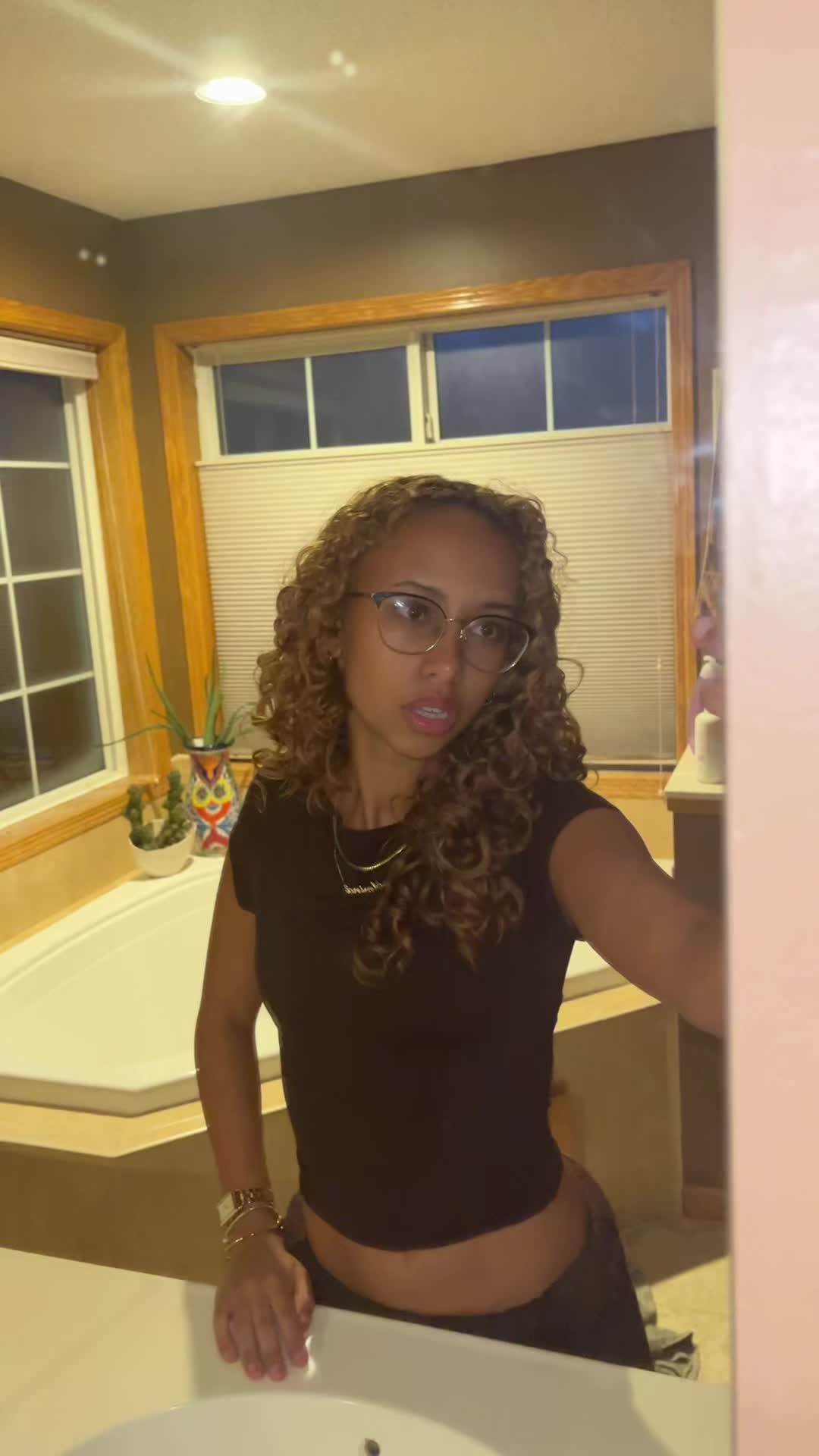 @aminamaxwyn