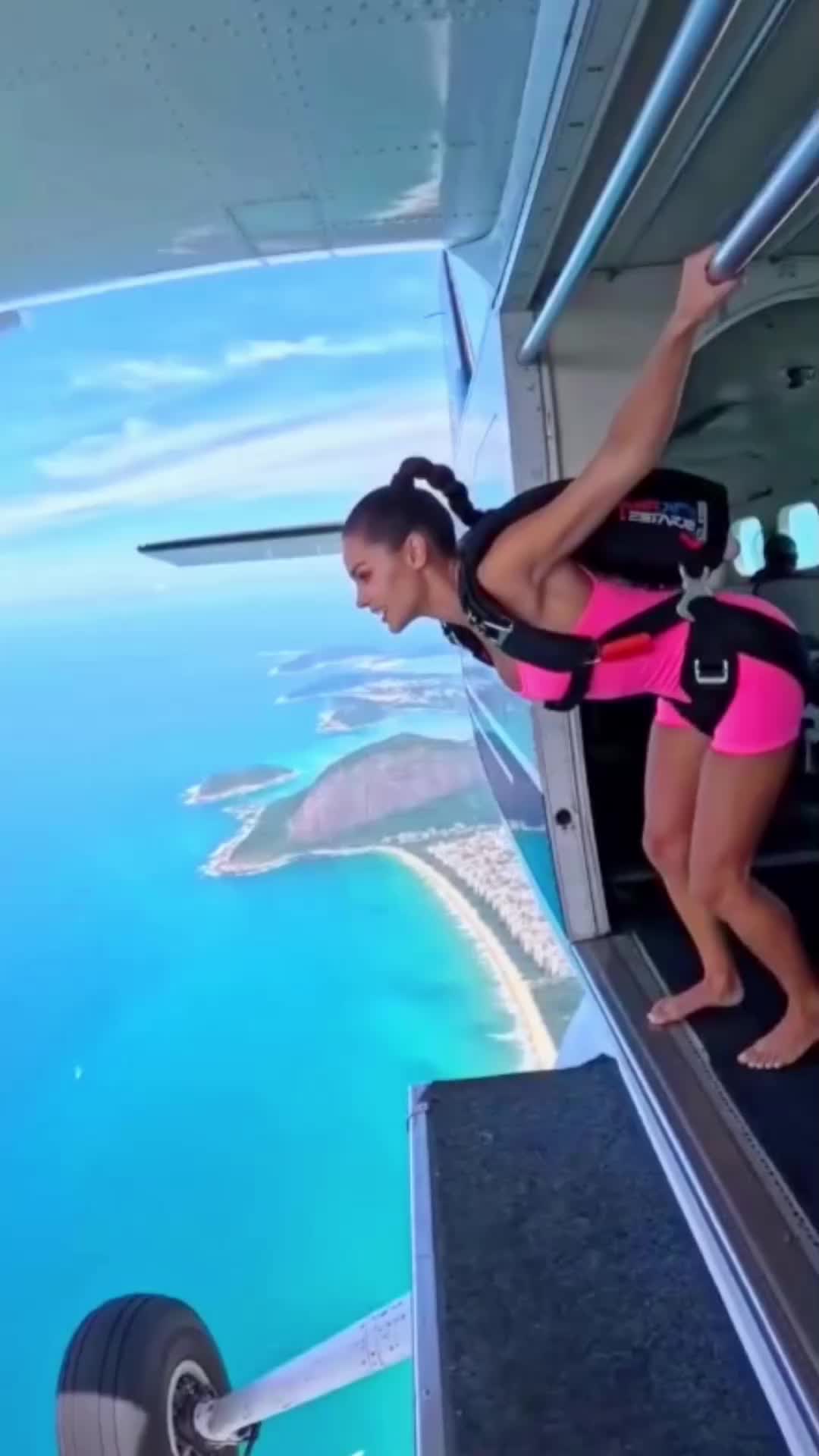 @SKY DIVING 🤿