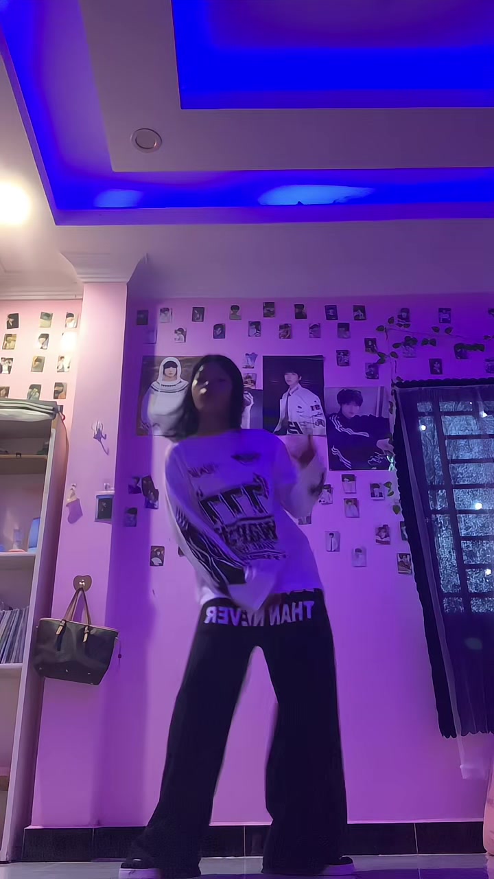 @EINMOVES