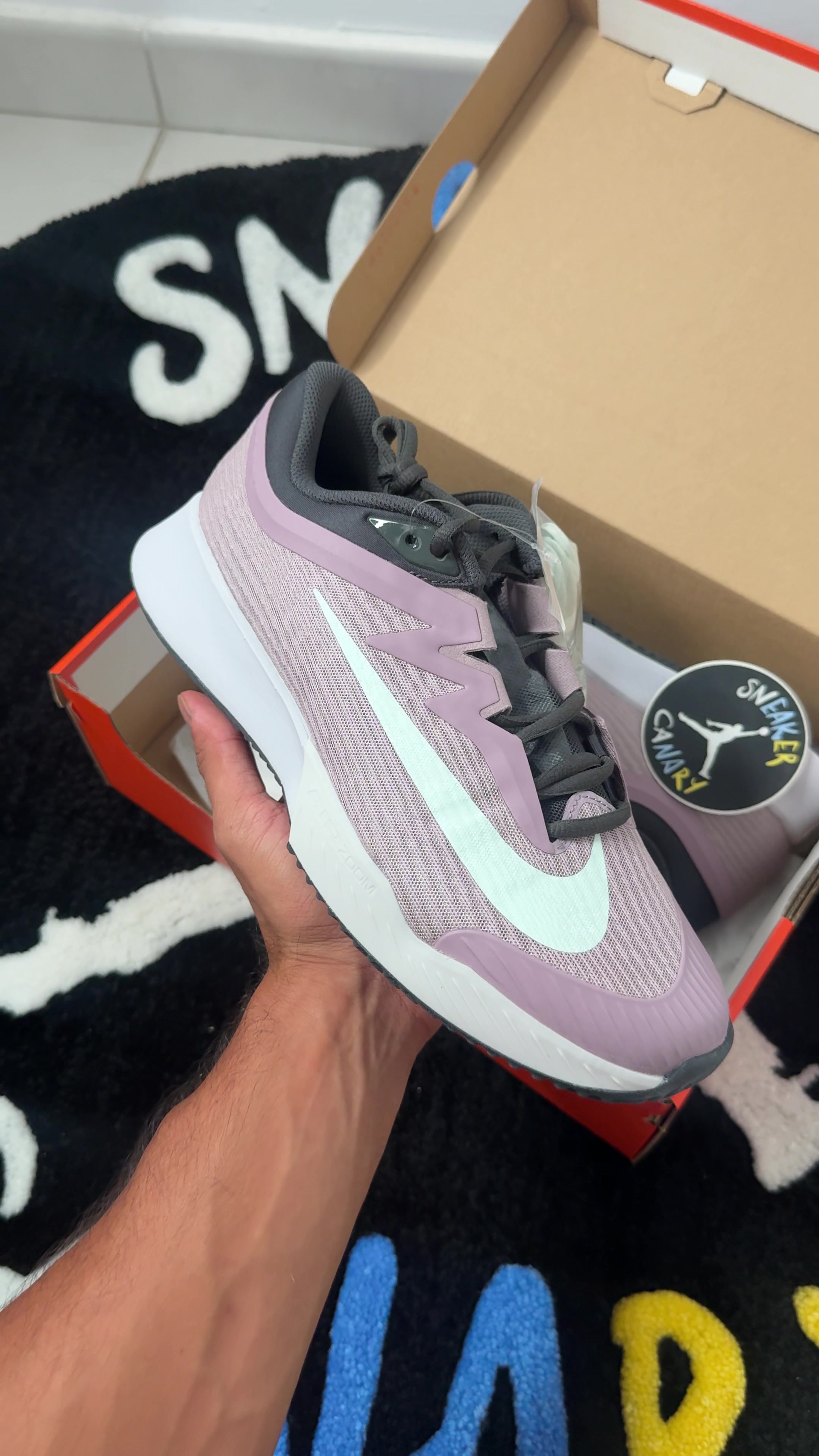 @Sneaker_canary