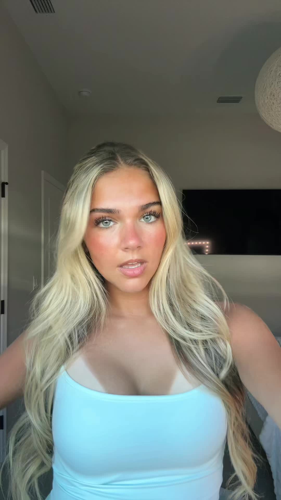 @Mia
