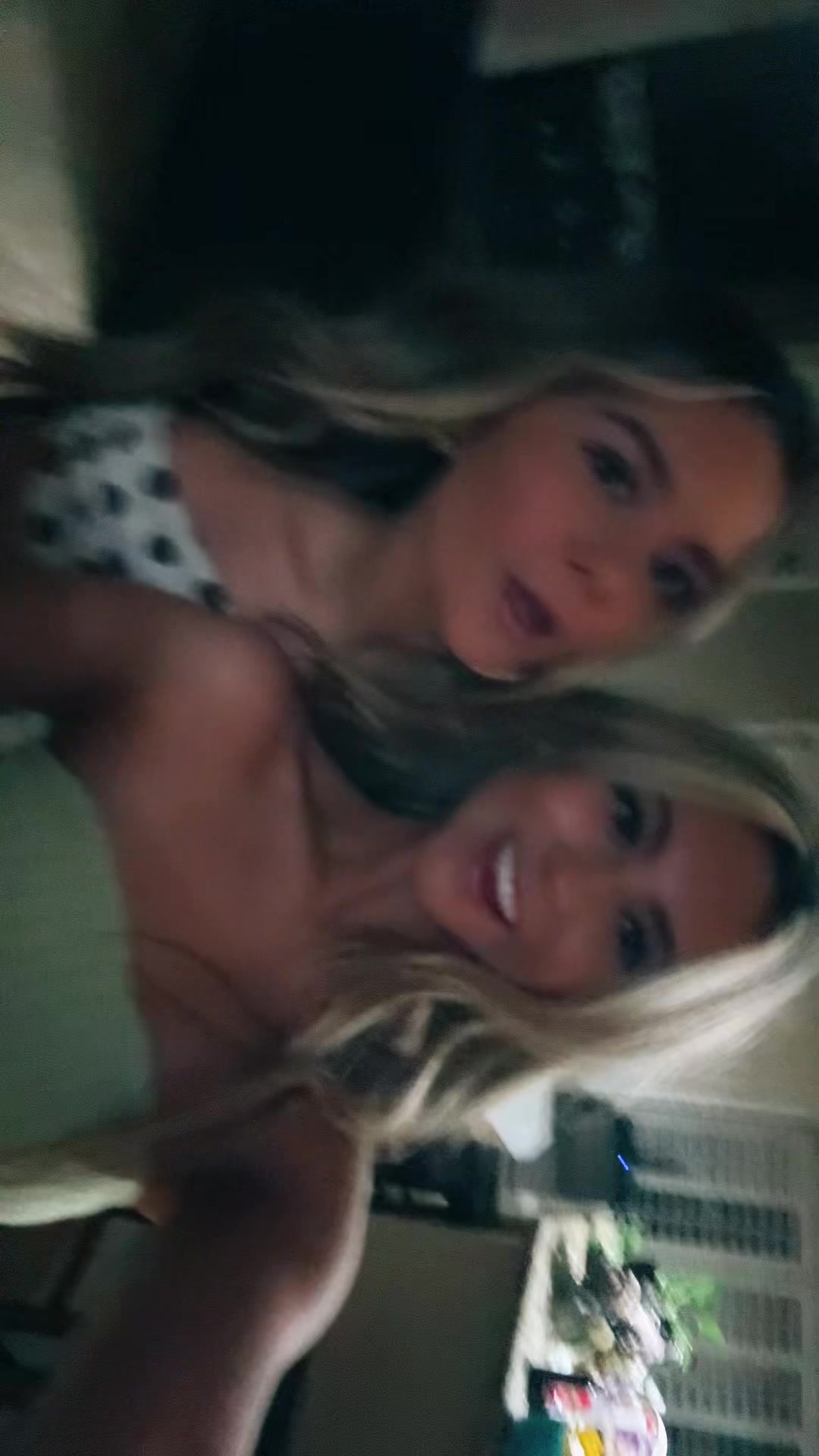 @xoxoella!