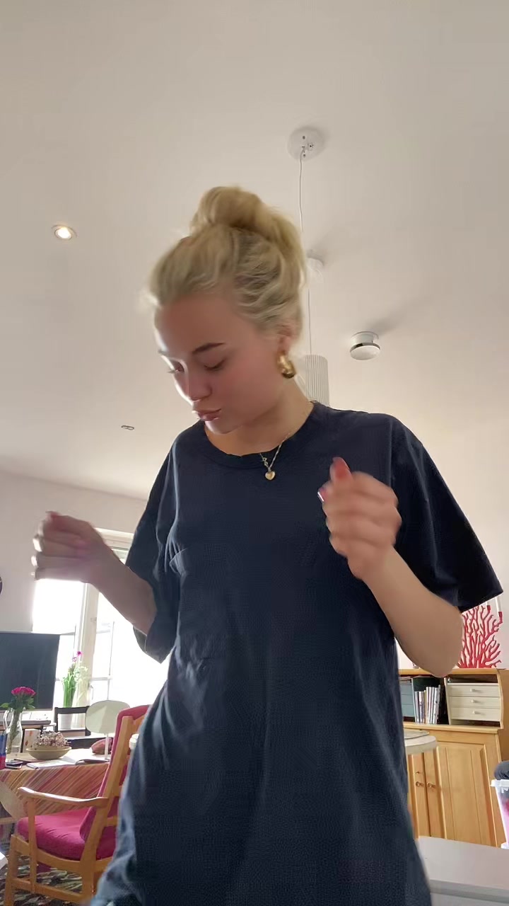 @ella hansson