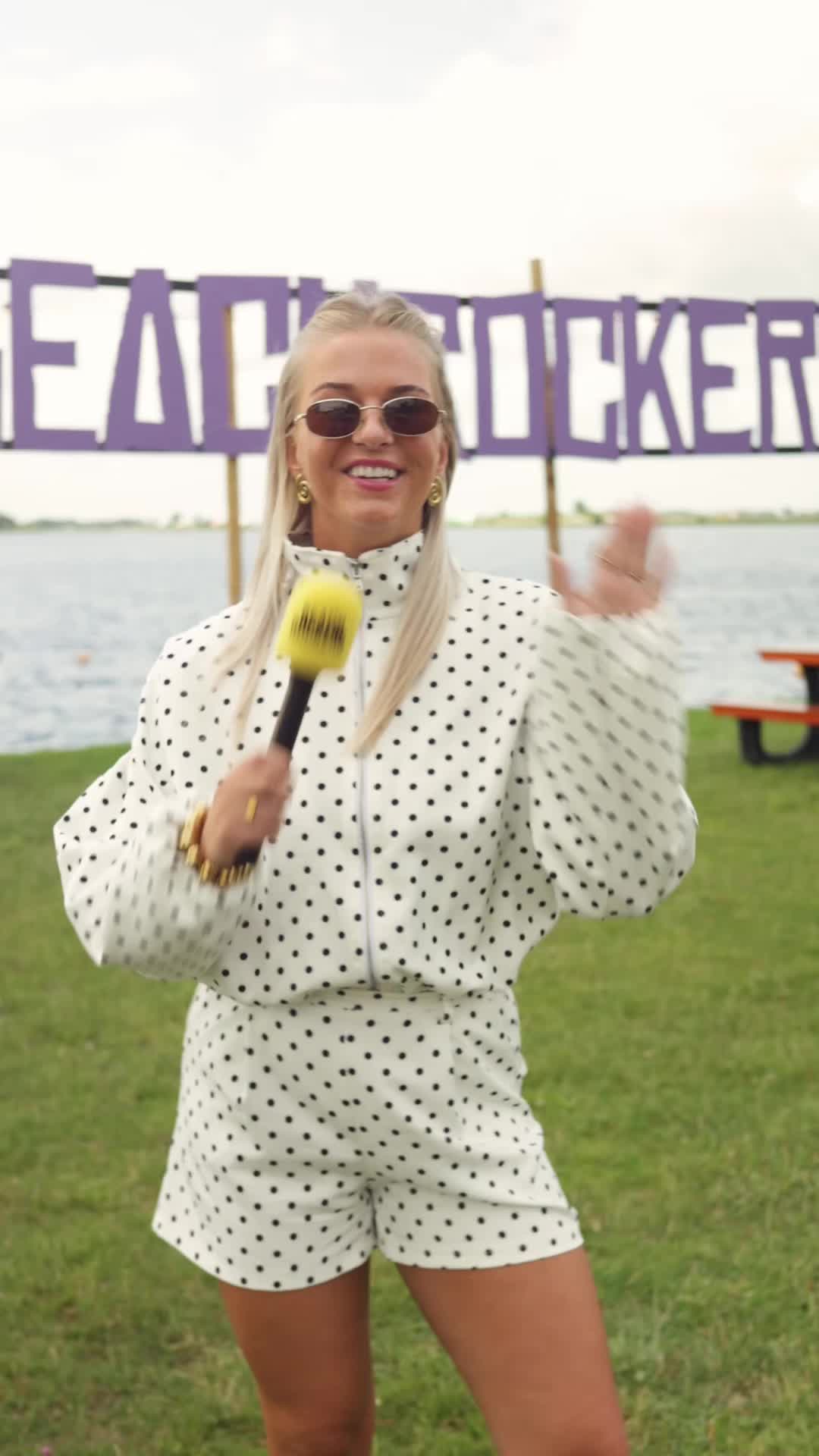 @MELANIE STINSTRA ๐ด๐