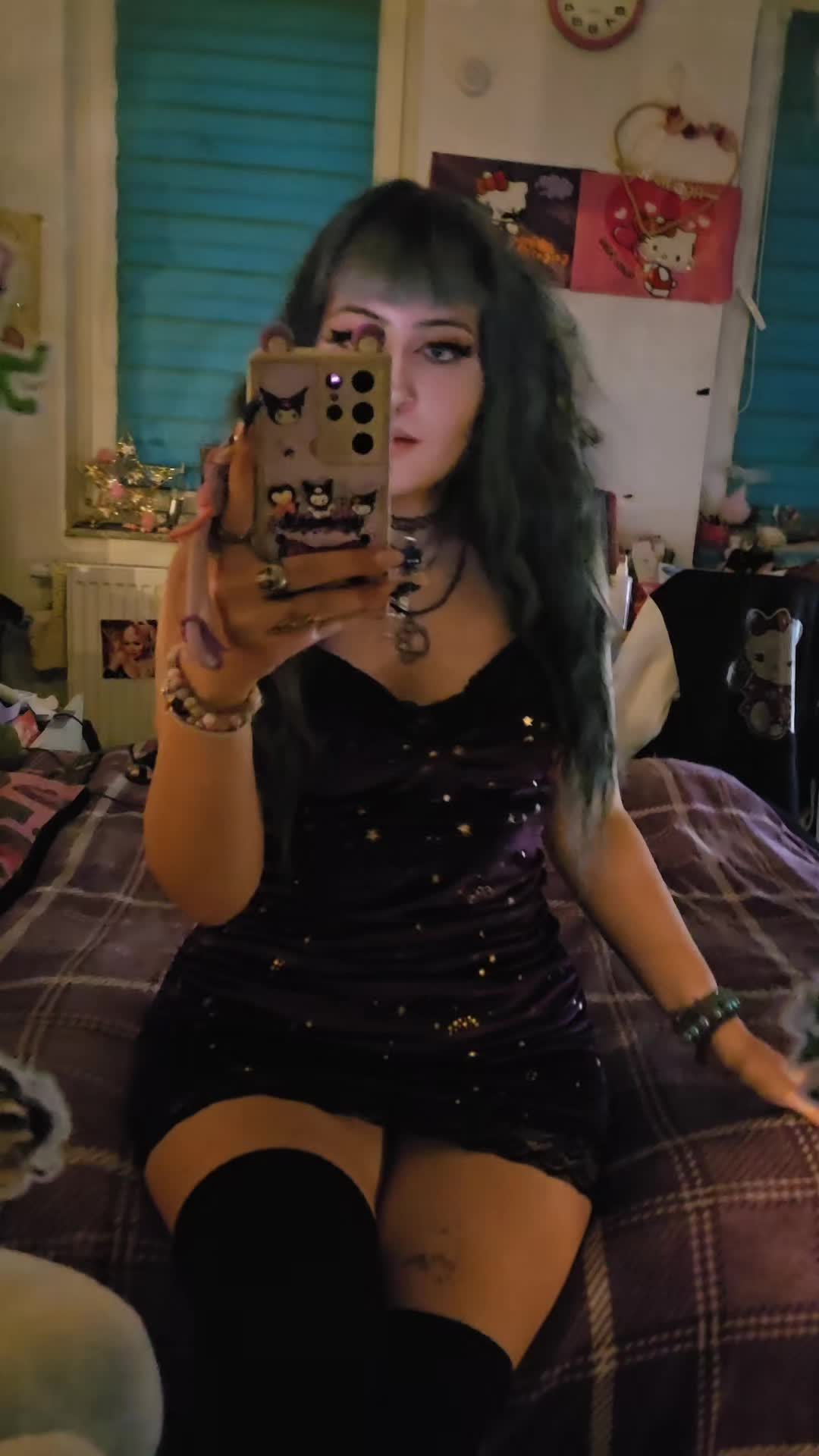 @𝑟𝑜𝑠𝑒𝑒 🦇
