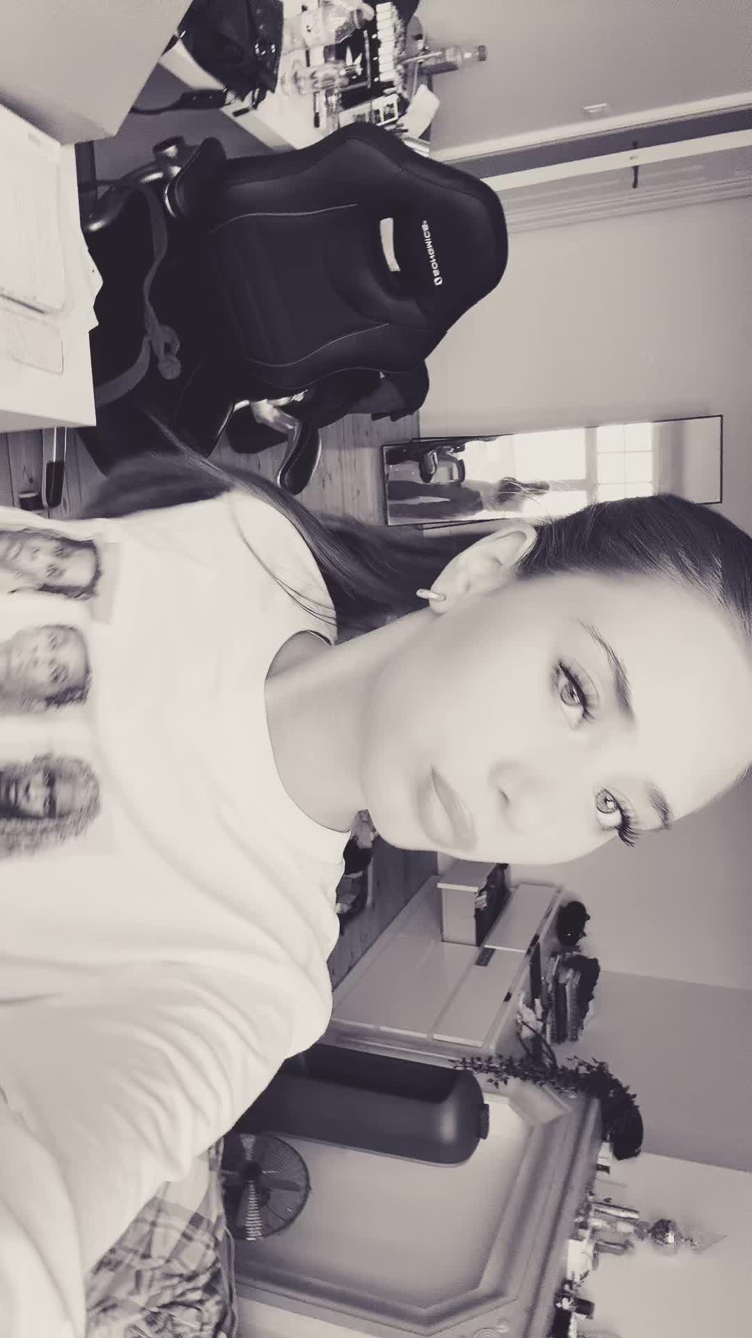 @t0va_gqt