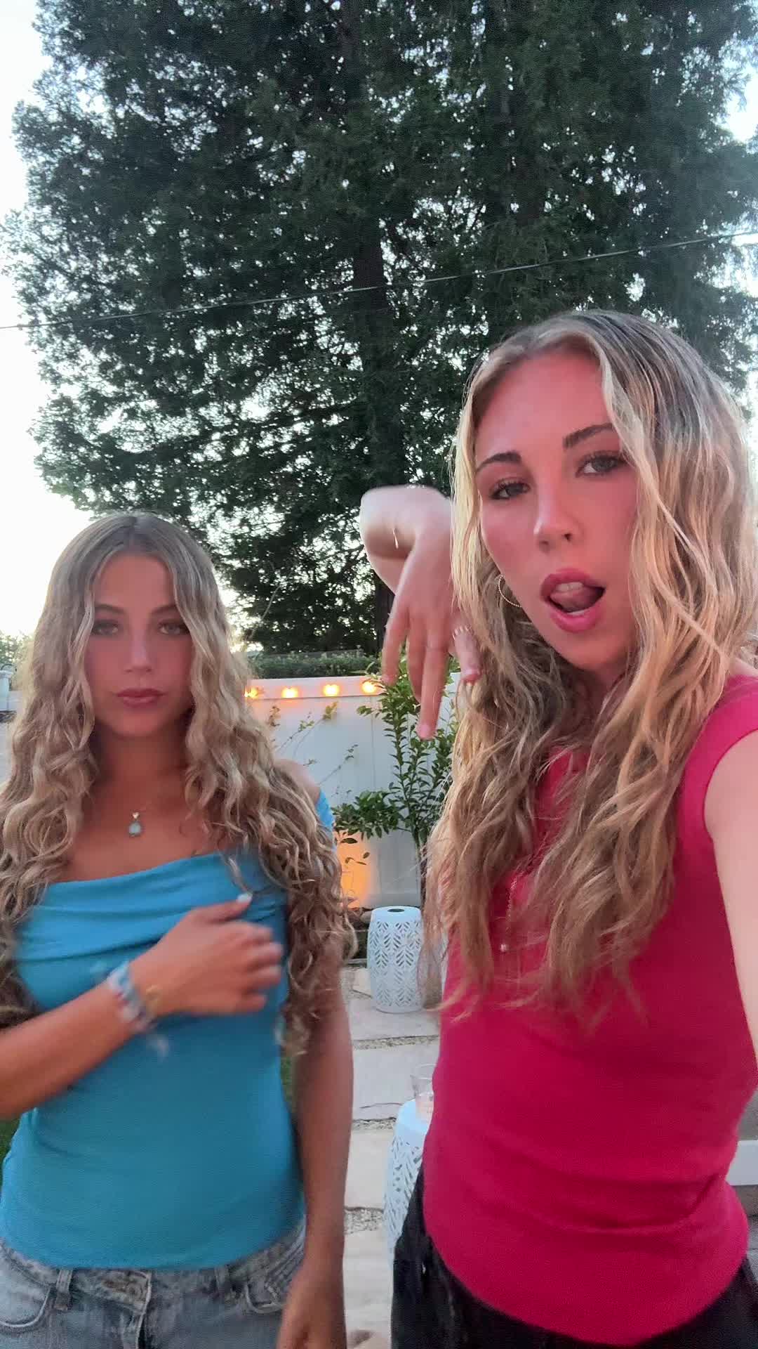 @elliebearr