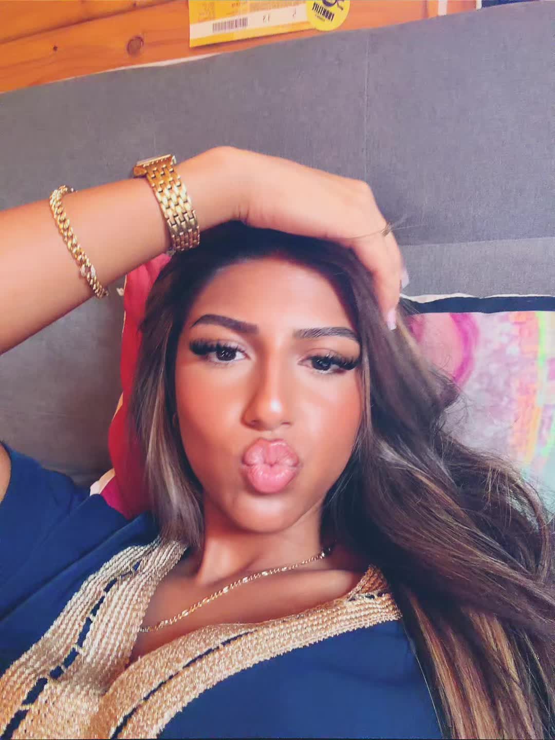 @LiveTina250k