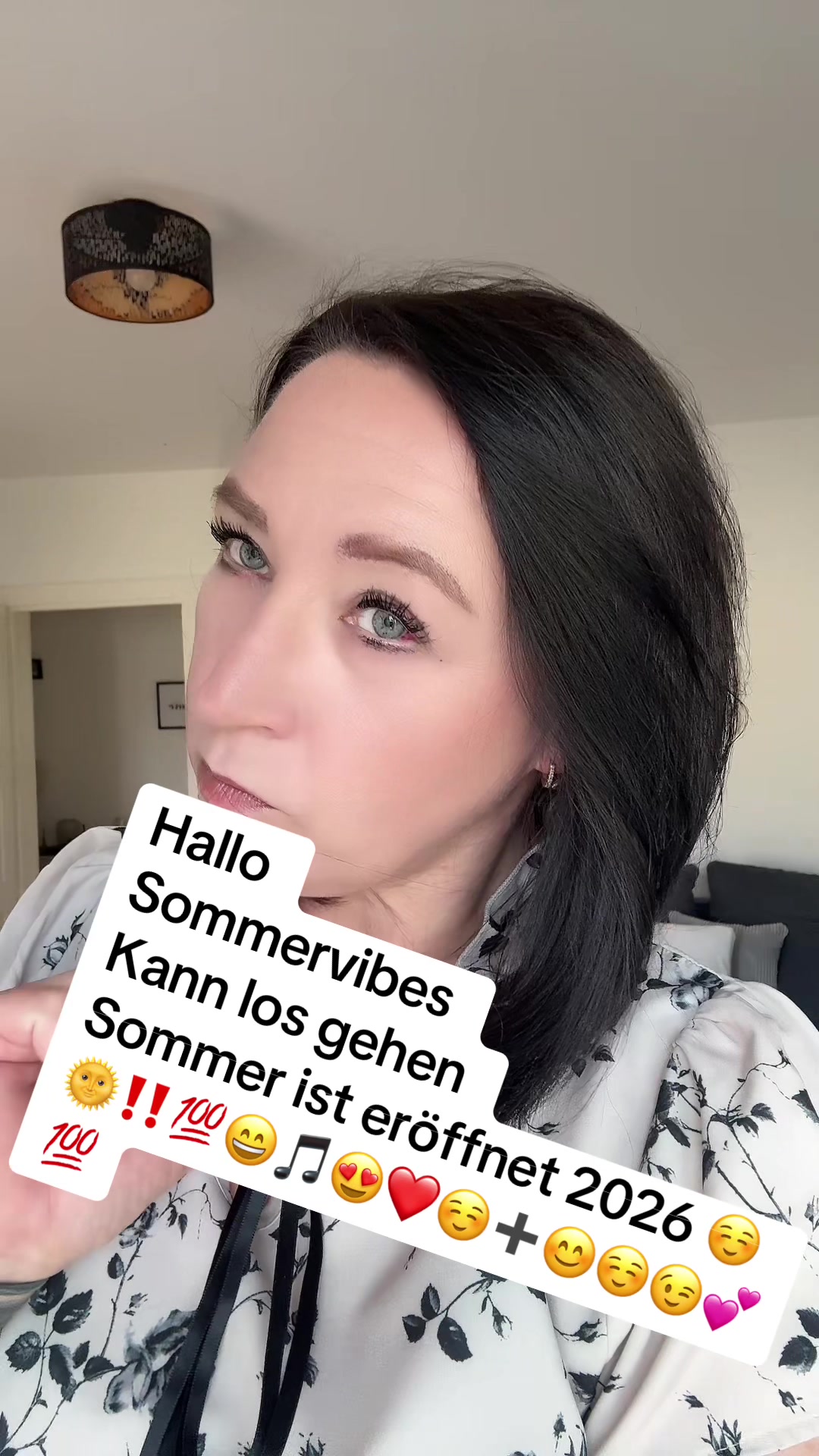 @nicoleshmith