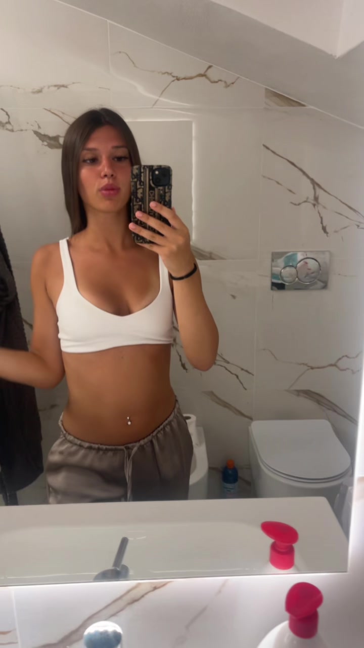 @𝑬𝒎𝒊𝒍𝒊𝒆𝒕𝒕𝒂💋