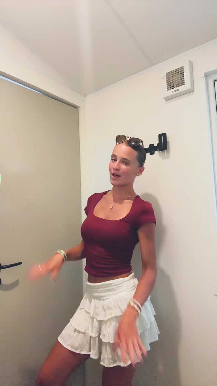 @camille_rochette