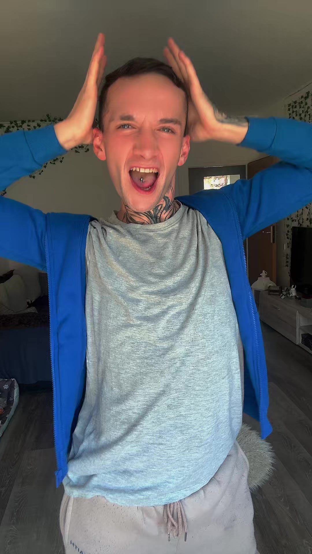 @Itsofficialsimon