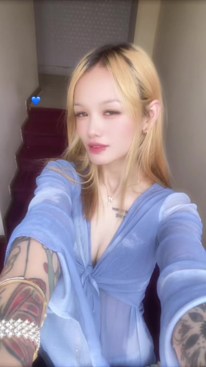 @👸