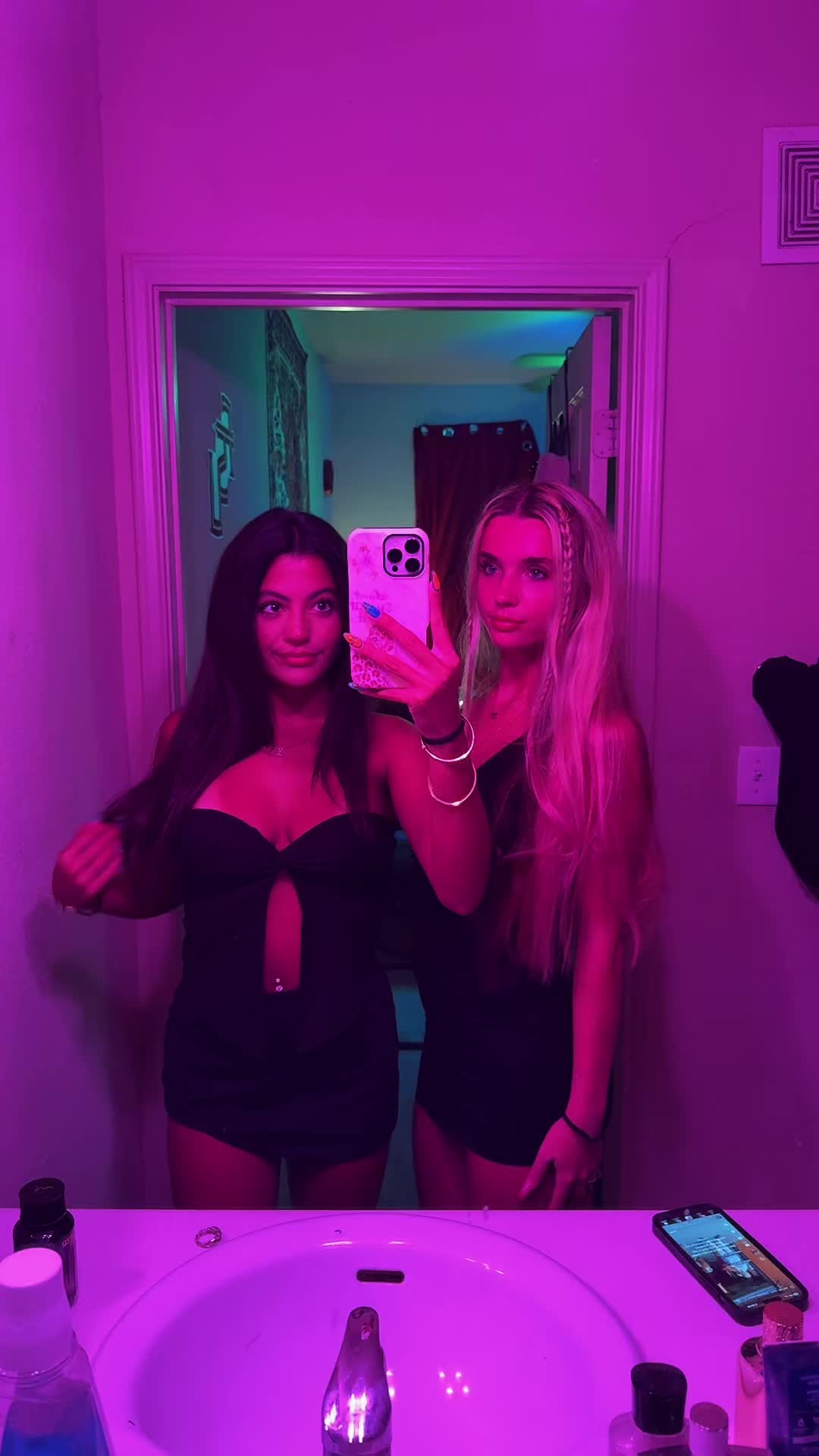 @thatblondandbrunete