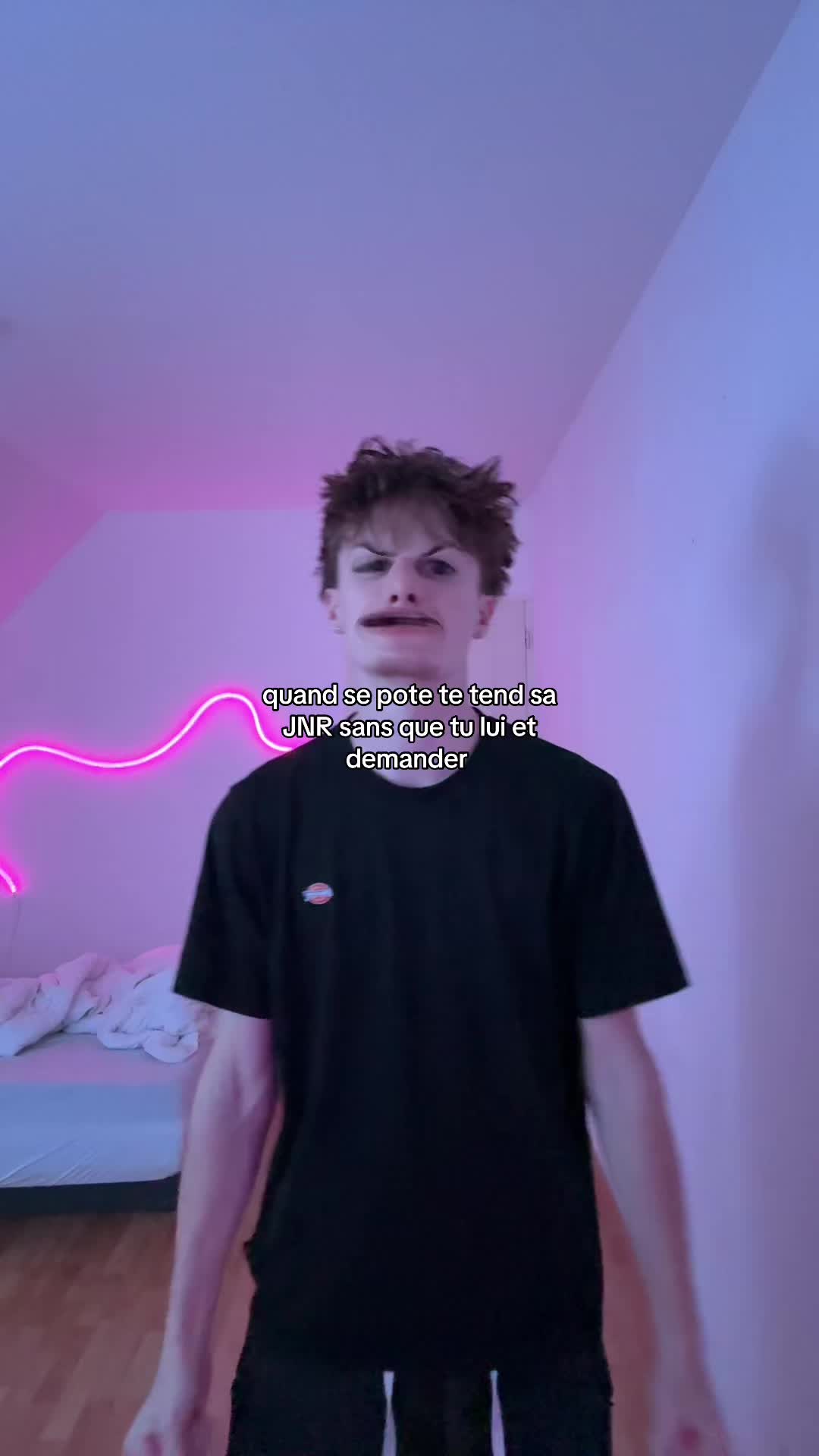 @strawberry kiwi👽