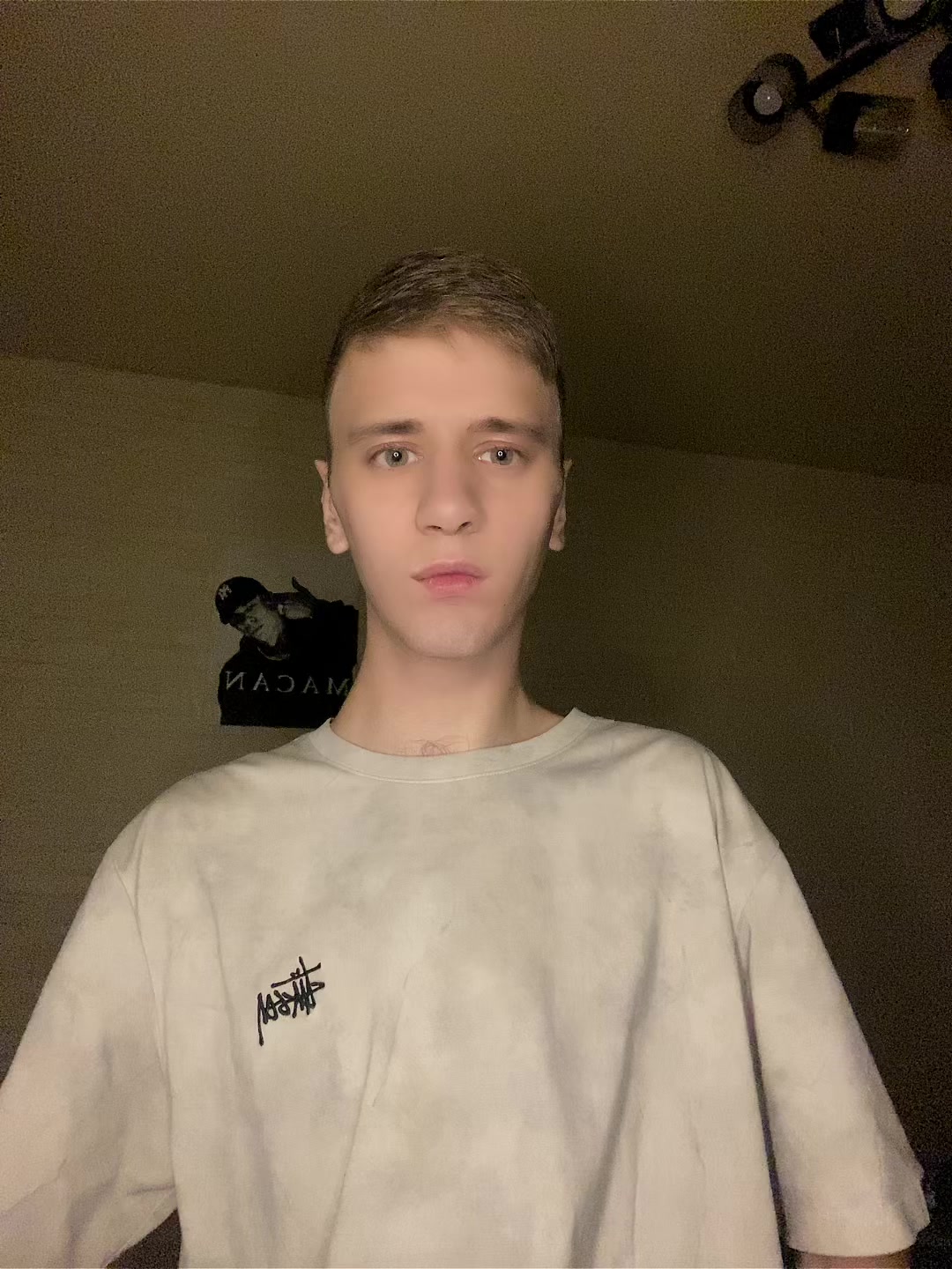 @𝒂𝒏𝒅𝒓𝒚𝒖𝒉𝒂