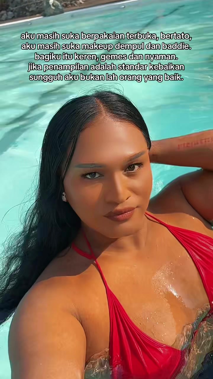 @juliahanan