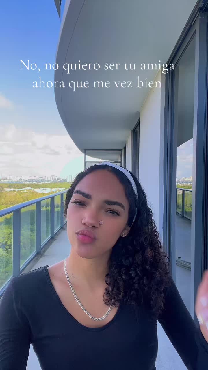 @𝜗𝜚Daniela