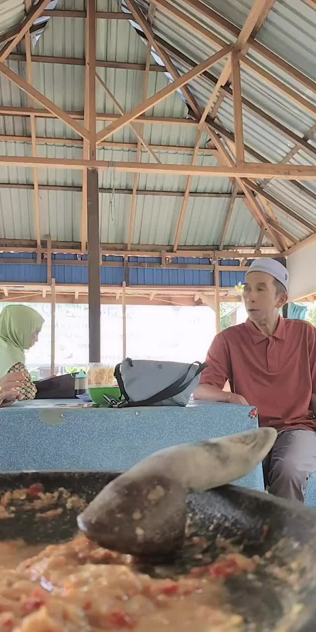 @warung katupat acil ella