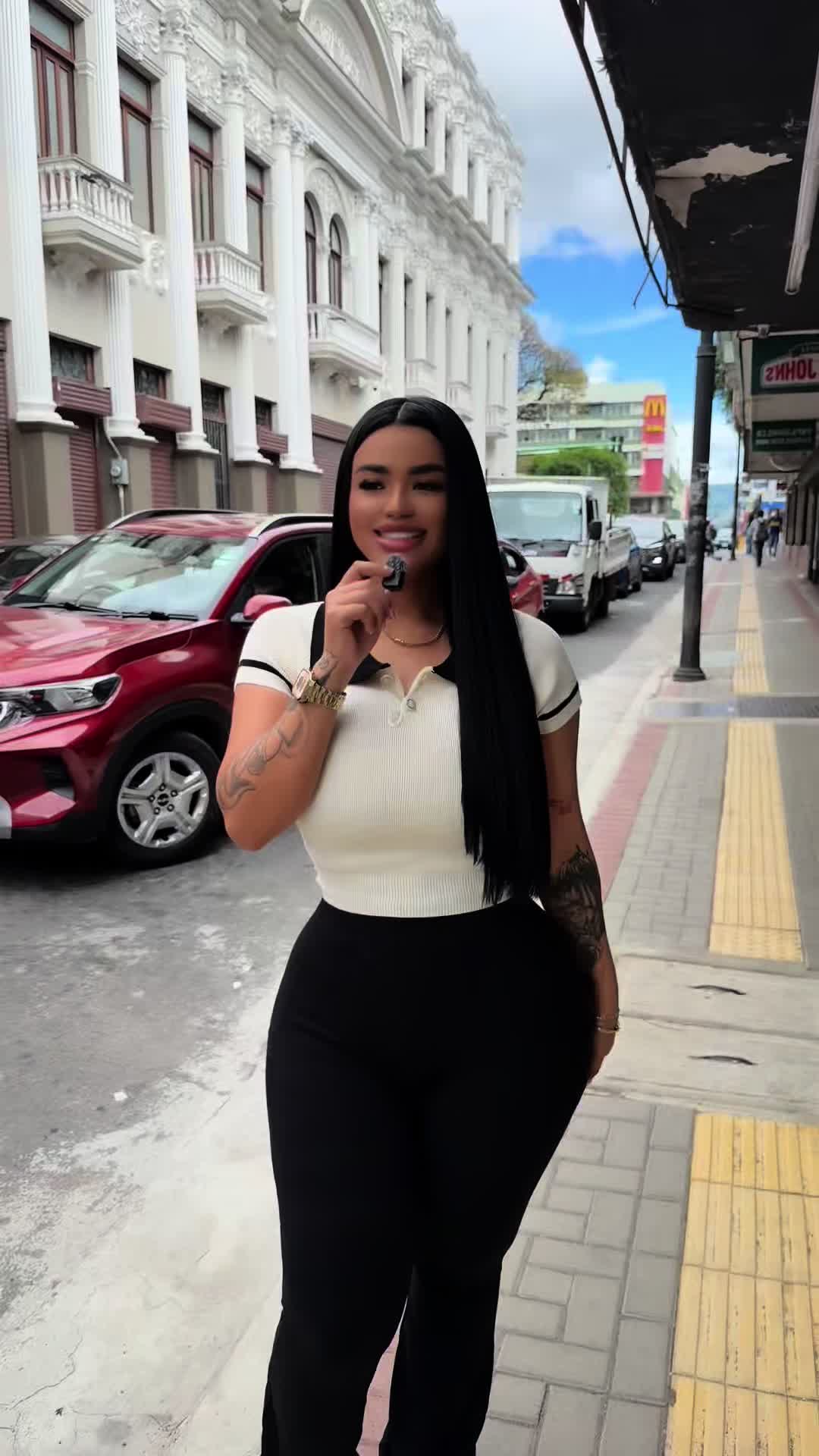 @Tatiqueenoficial 🦋